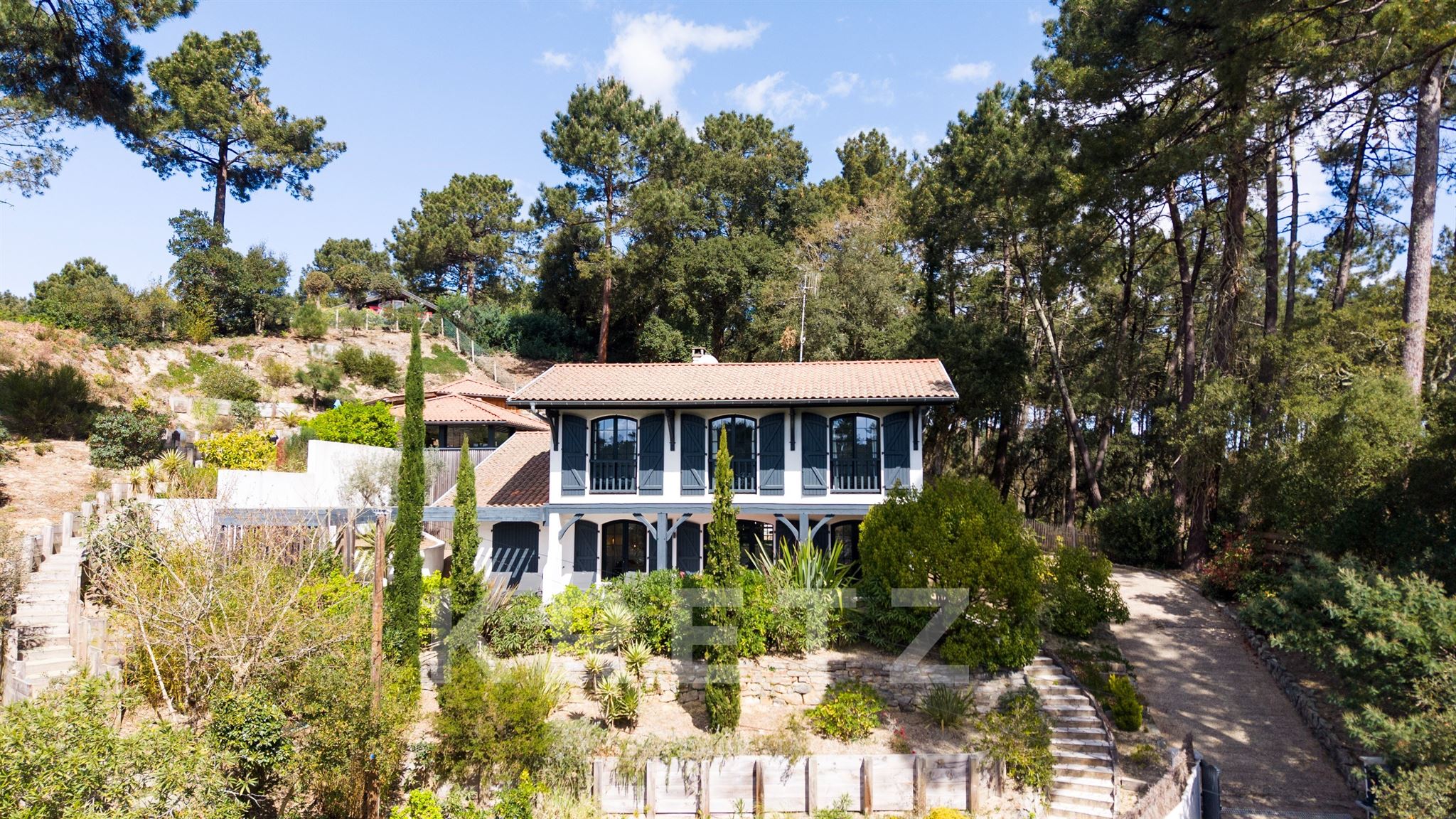 Luxury villa, infinite pinède panorama