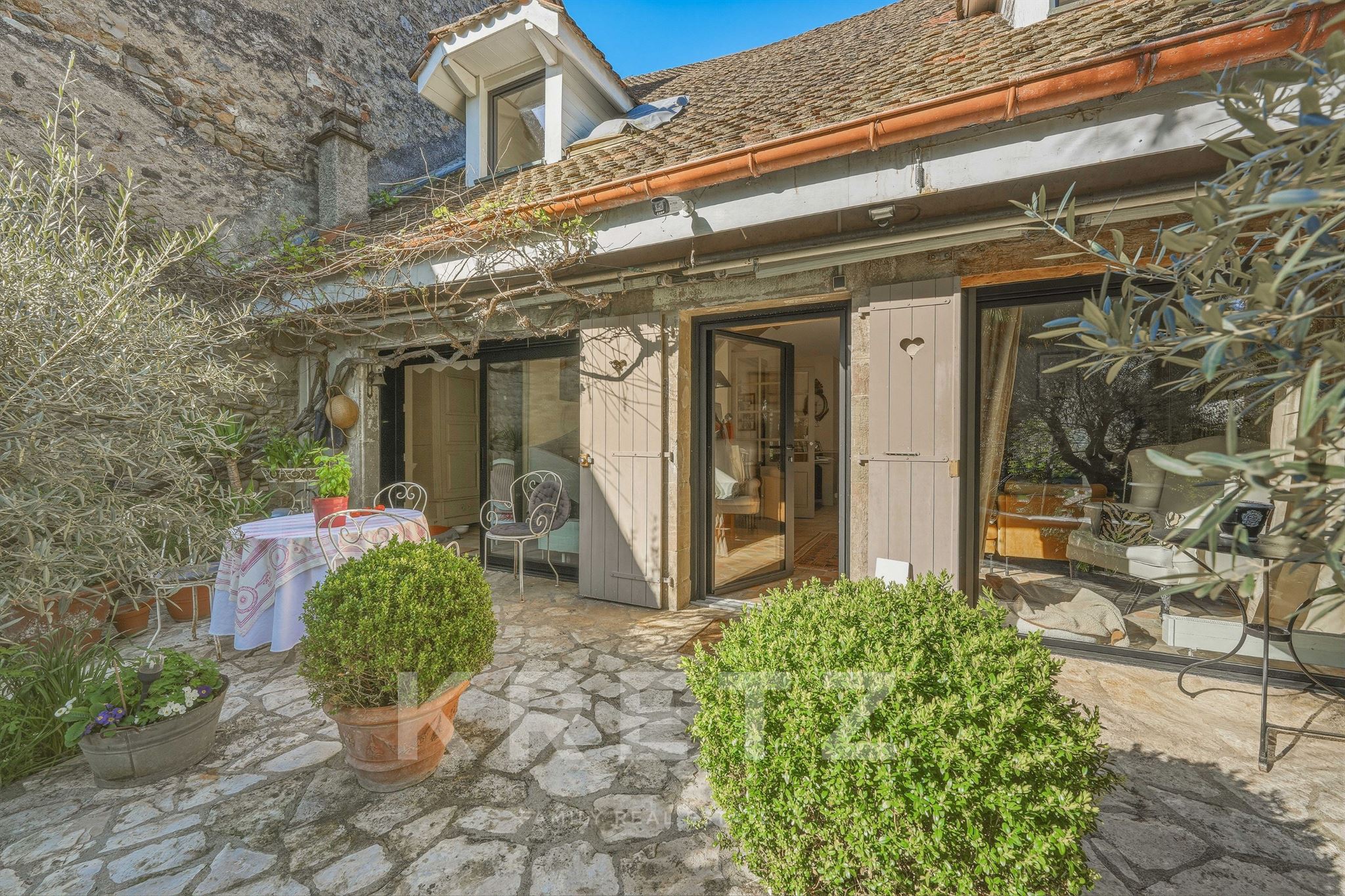 EXCLUSIVE – VEIGY-FONCENEX – Historic Estate of Character with 2 Residences and Outbuildings