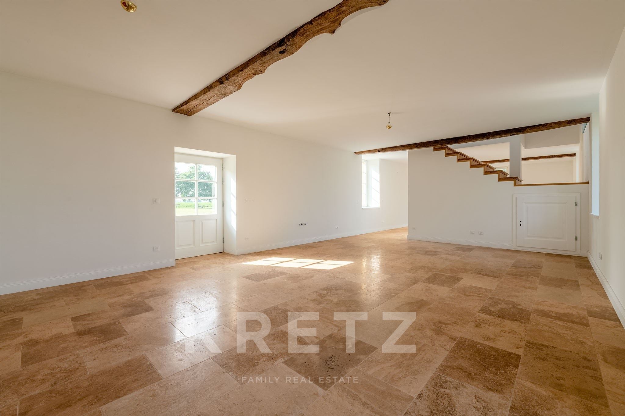 150 sqm duplex with private terrace in the château’s longère