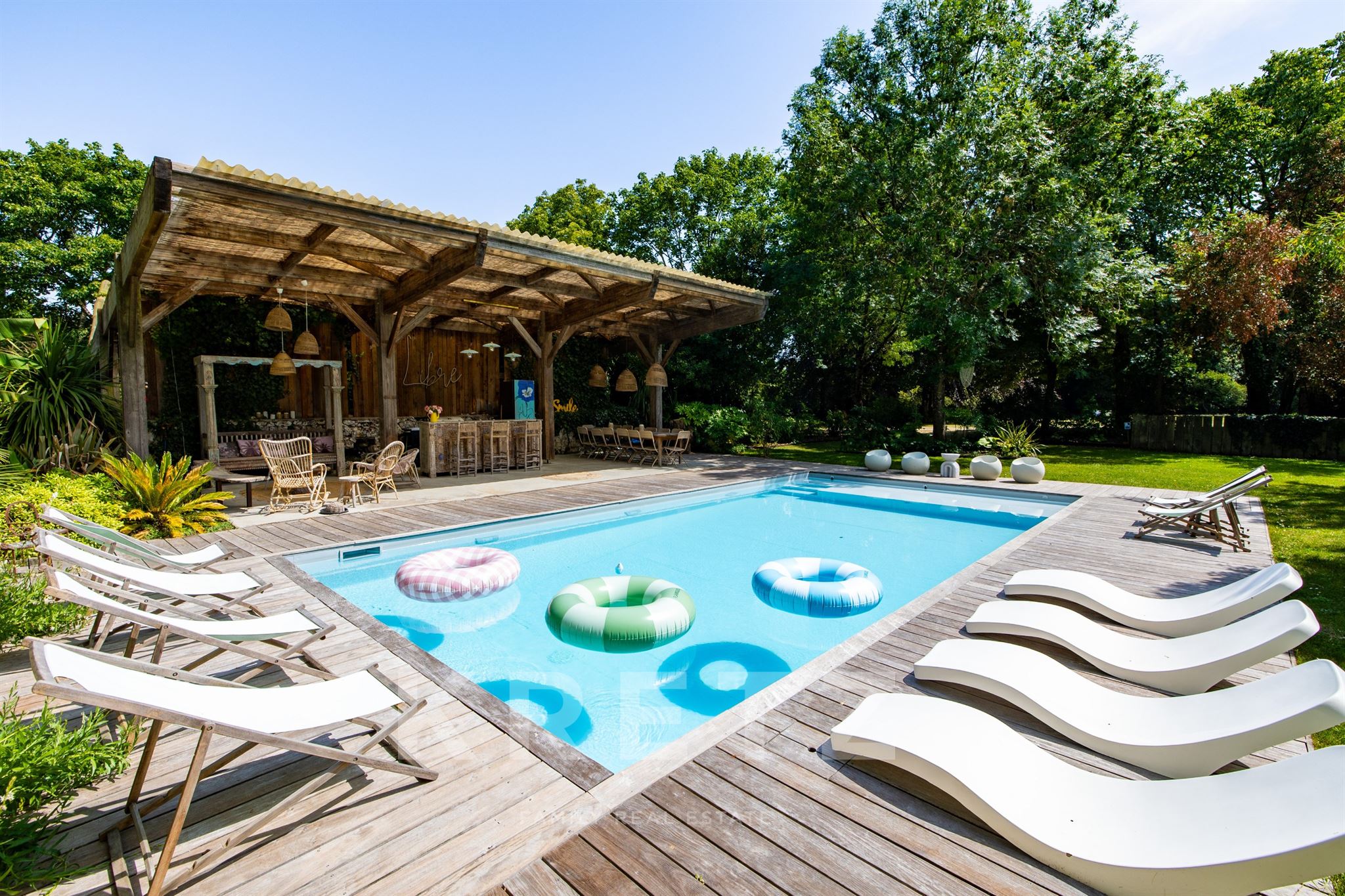Charming Event Estate near La Rochelle – 1.2-hectare park & strong event potential