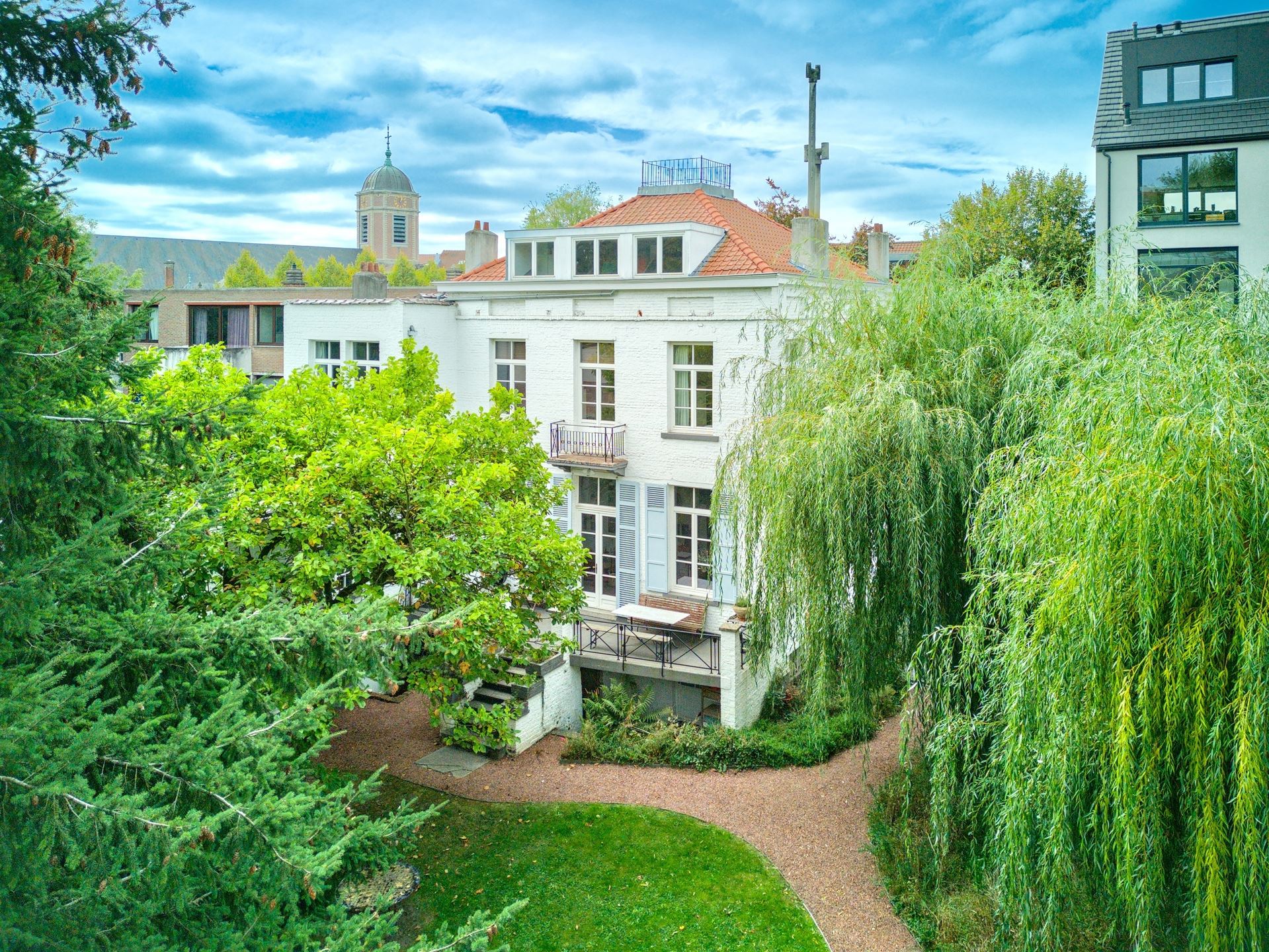 Parvis Saint Pierre Charming house