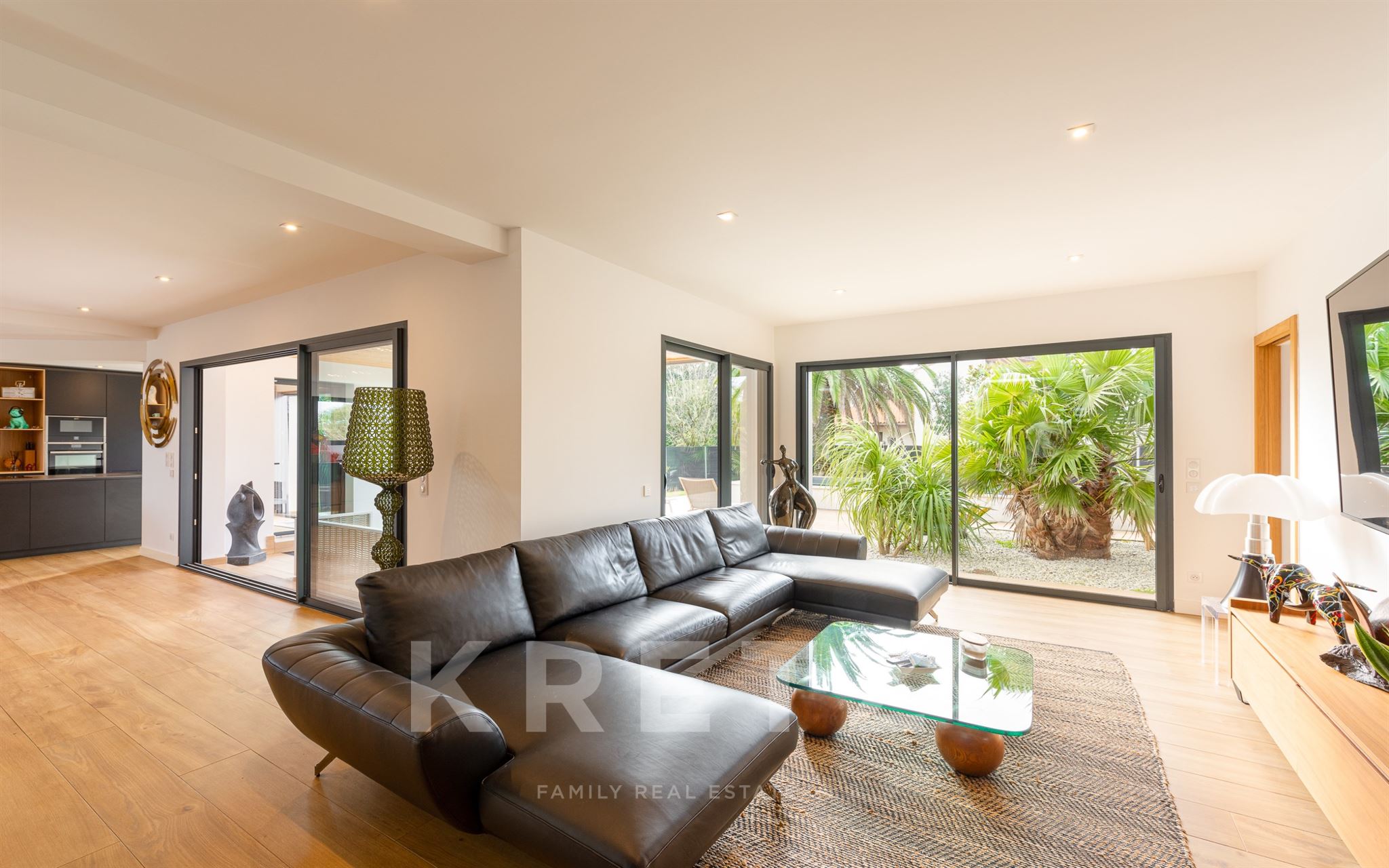 Architect-designed villa in Chiberta