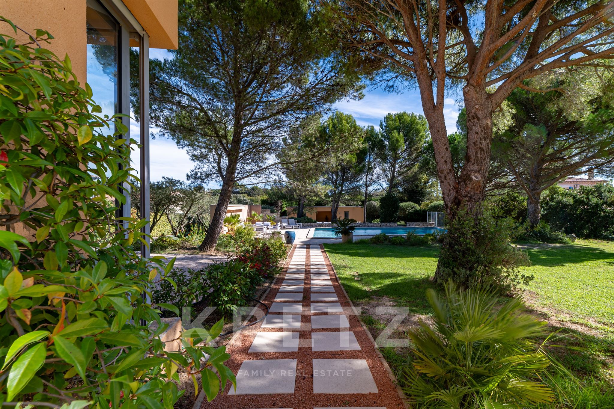 Provence Avignon – Architect-designed house with swimming pool