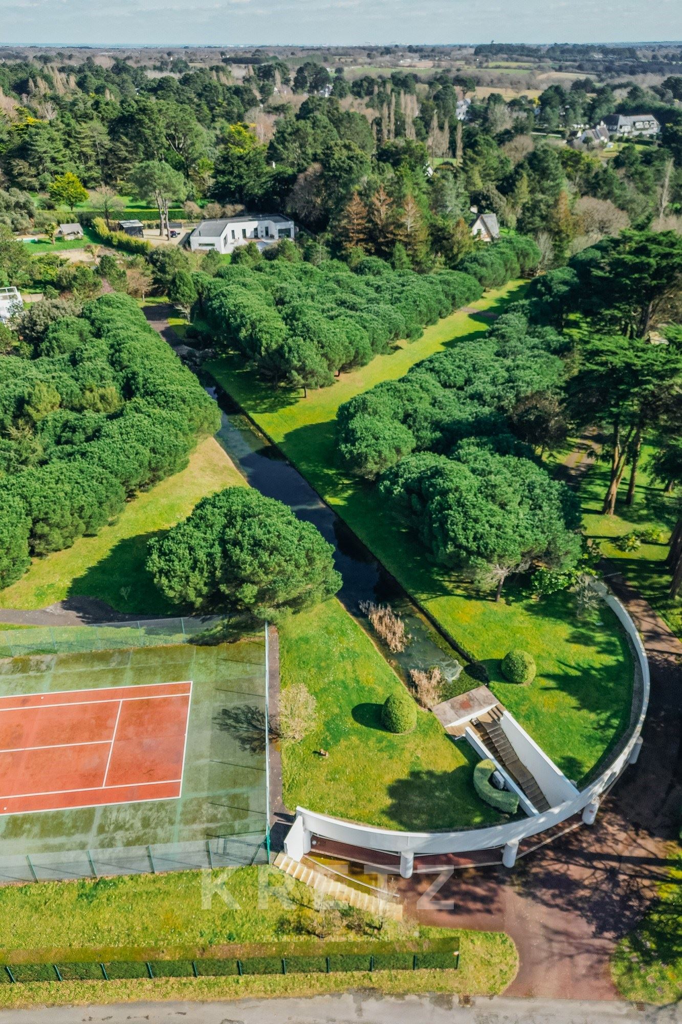 Prestigieuse Demeure Contemporaine de 872 m² sur un Domaine Boisé de Plus d’1 Hectare