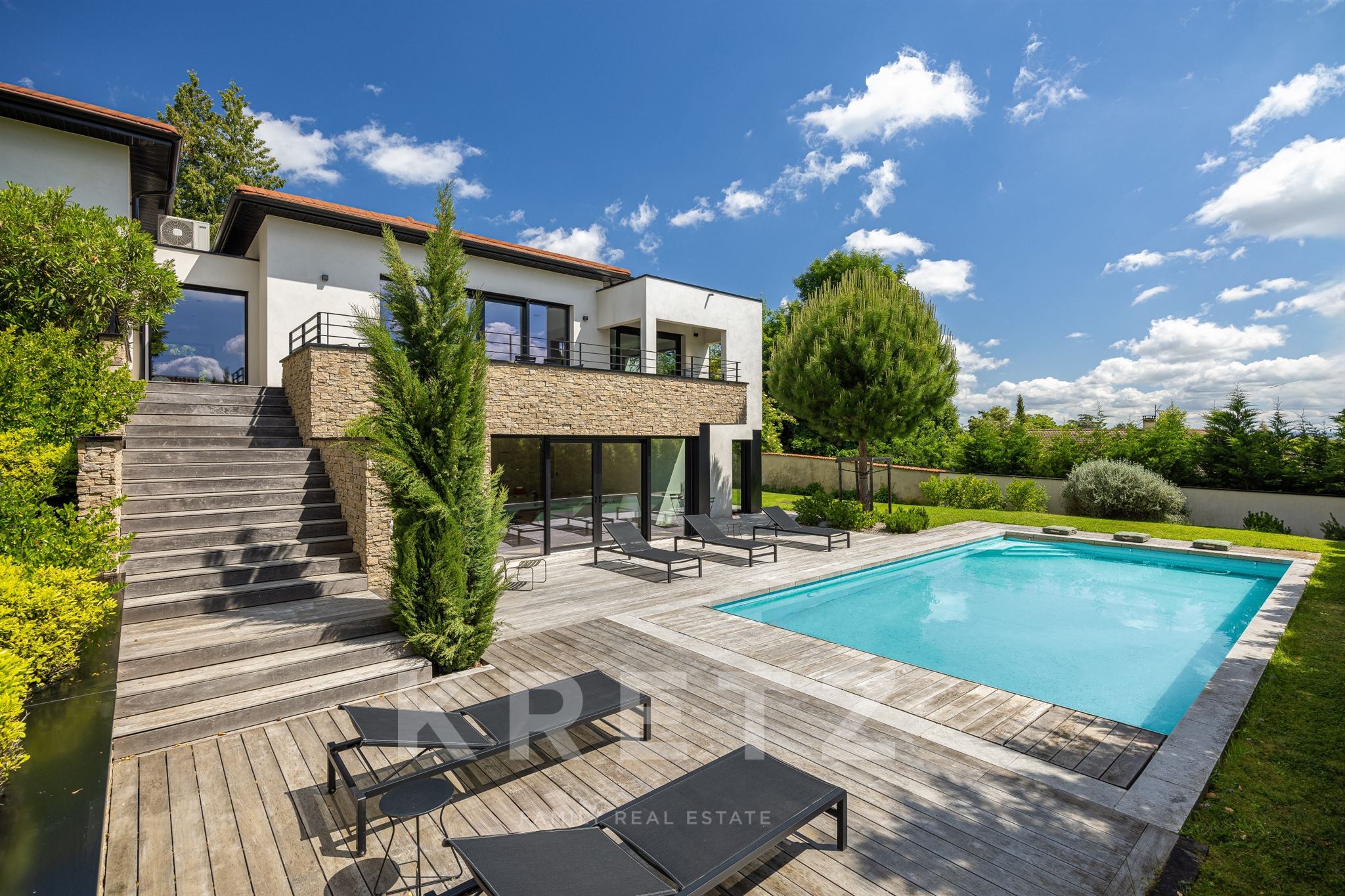 Villa contemporaine avec piscine et vue à Saint-Cyr-au-Mont-d'Or