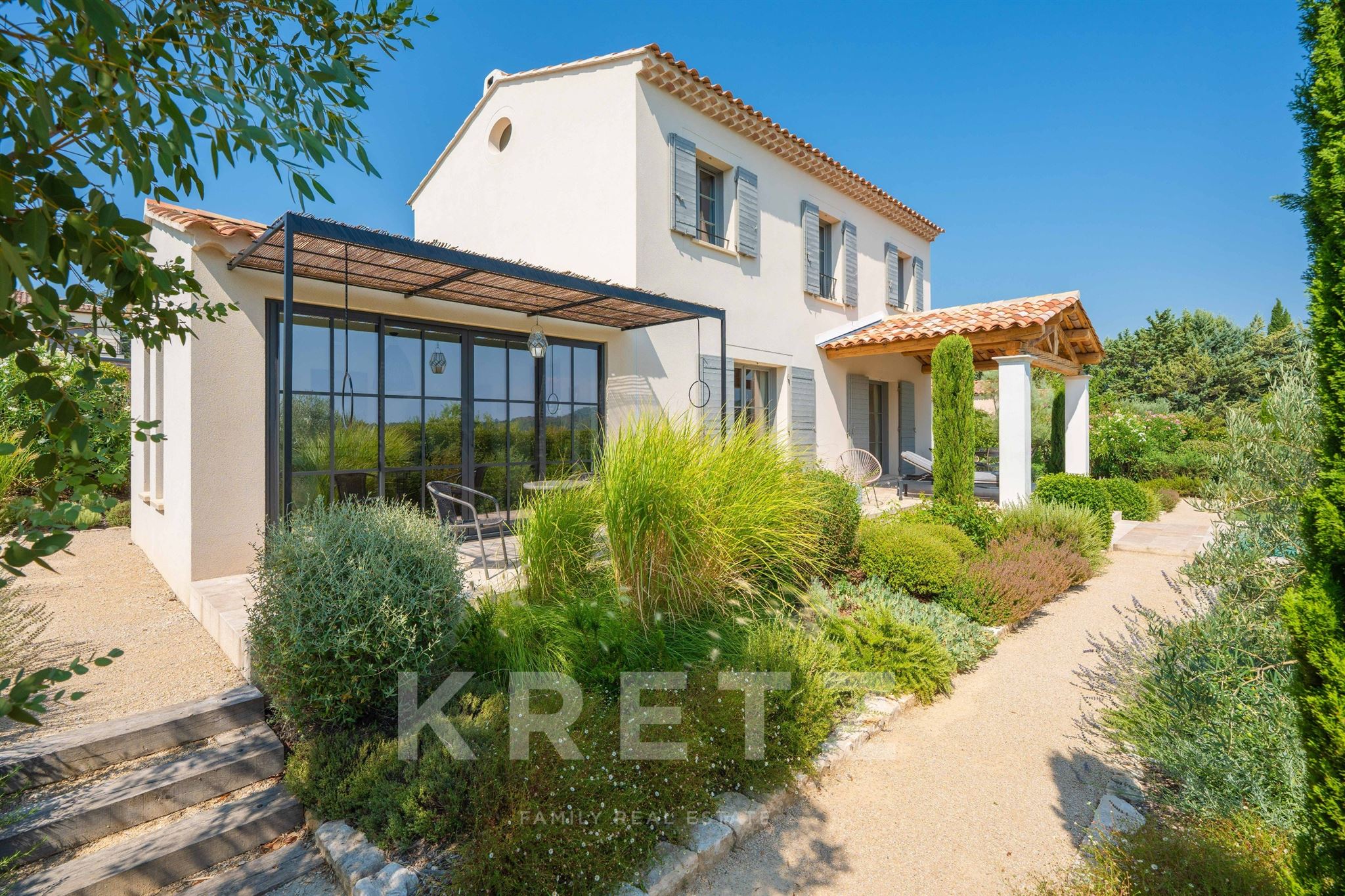 Bastide contemporaine aux abords de Lourmarin