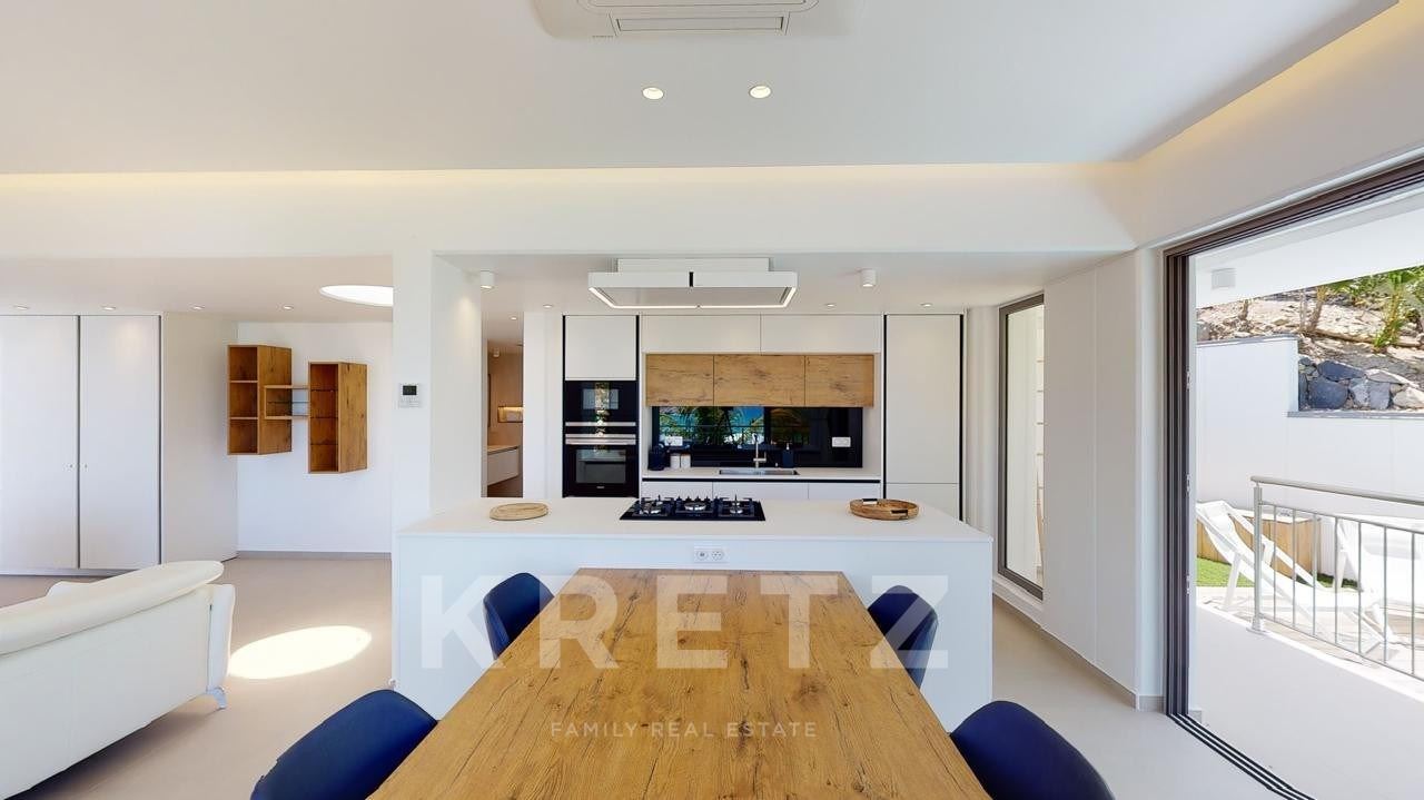 Elegant Villa with Private Pool and Flamands Bay Views