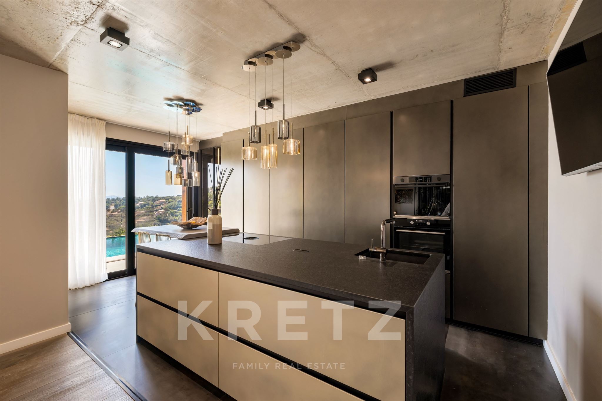 EXCLUSIVA VILLA CONTEMPORÁNEA DE AUTOR – VISTAS PANORÁMICAS AL MAR