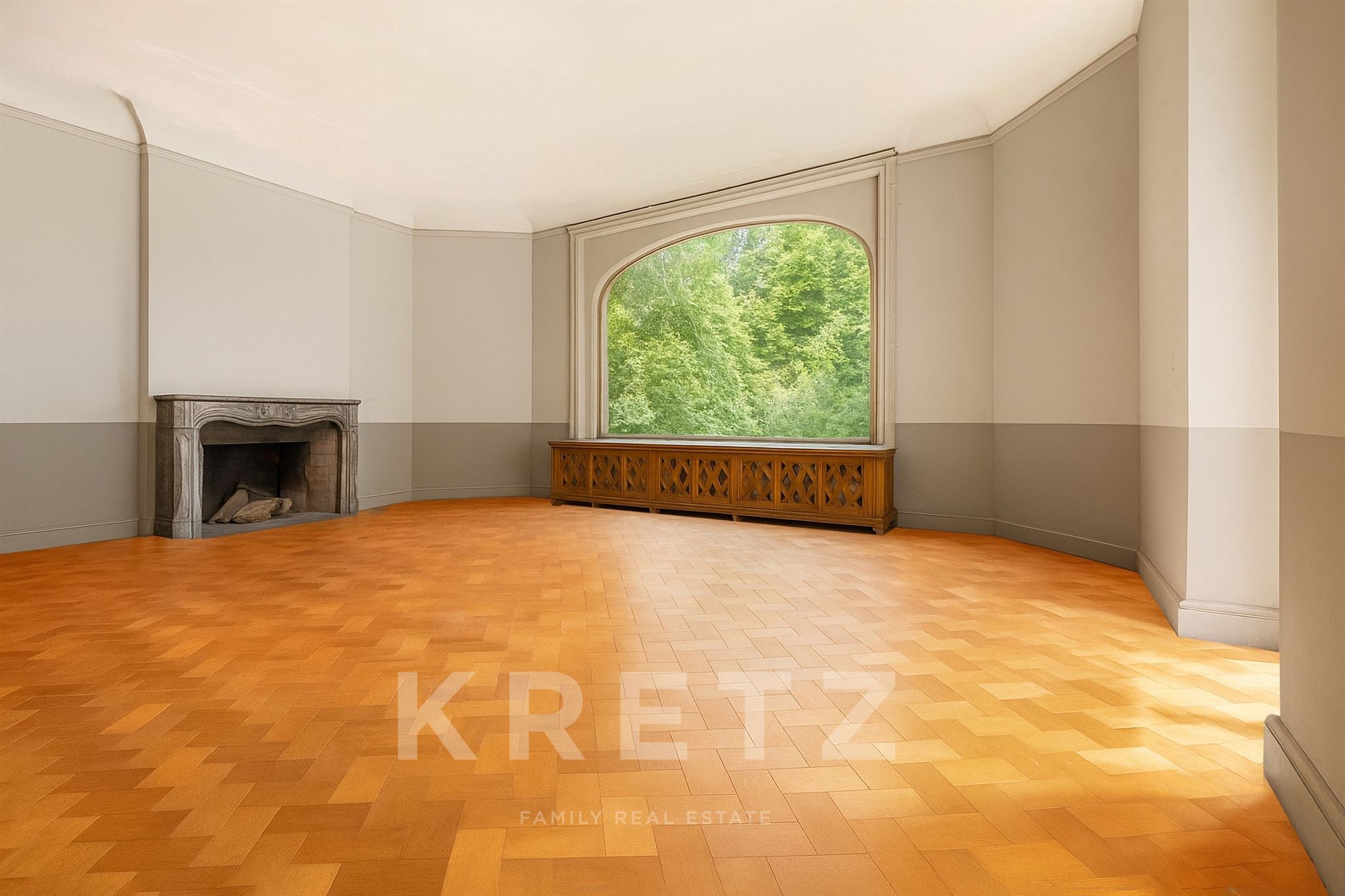 Private Mansion with 2,000 sqm Garden