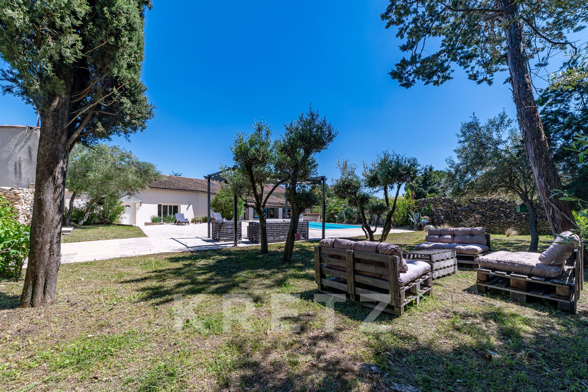 Single-storey villa