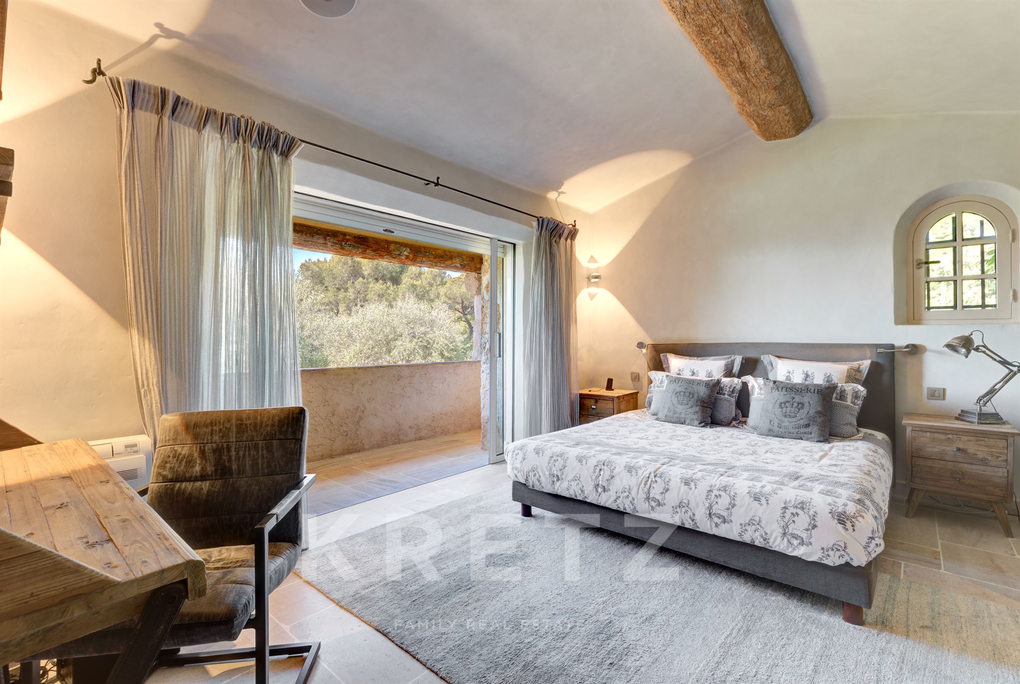 Stunning residence with sea view in La Colle sur Loup