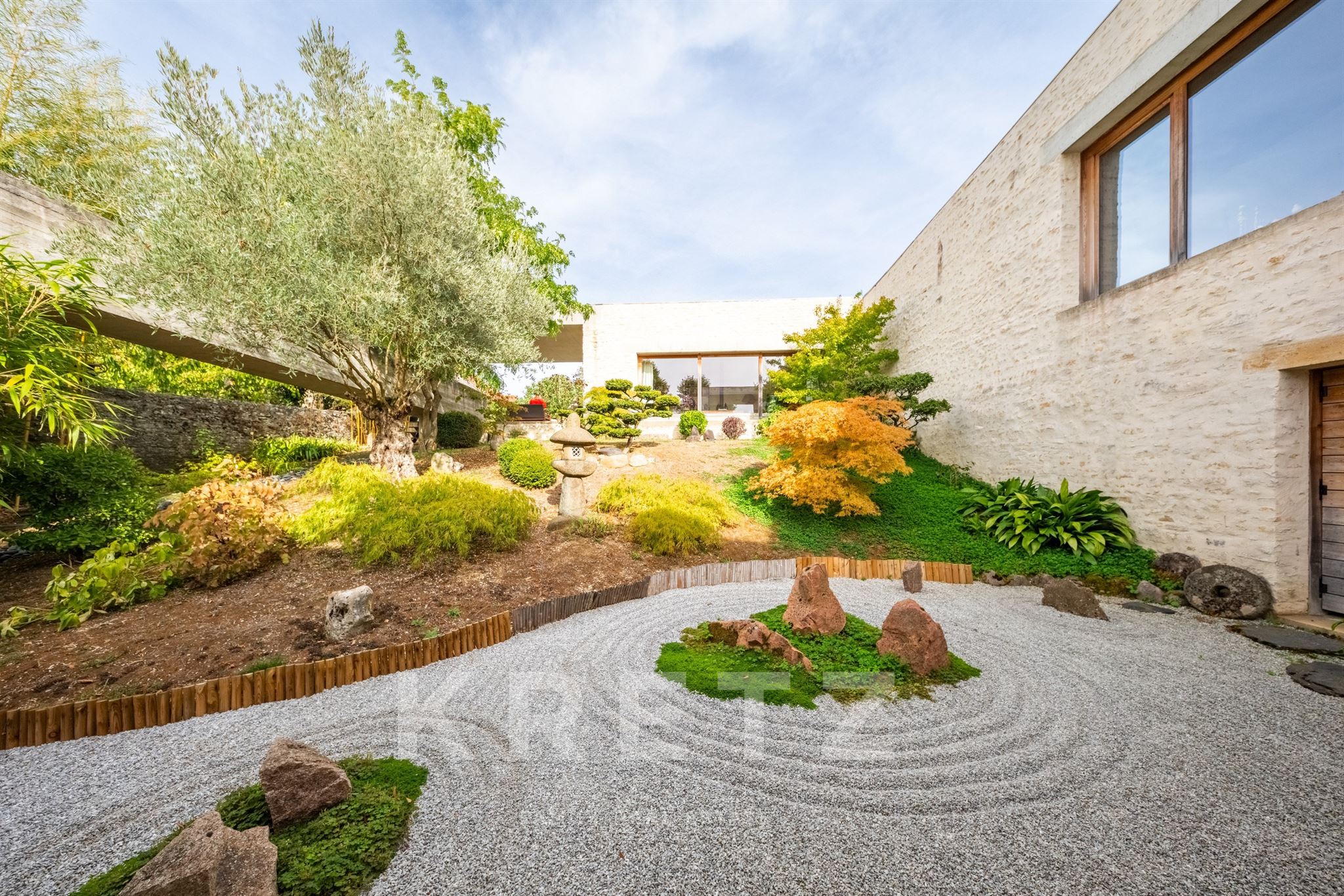House-Garden – An architectural work by Bernard Quirot in the heart of Burgundy