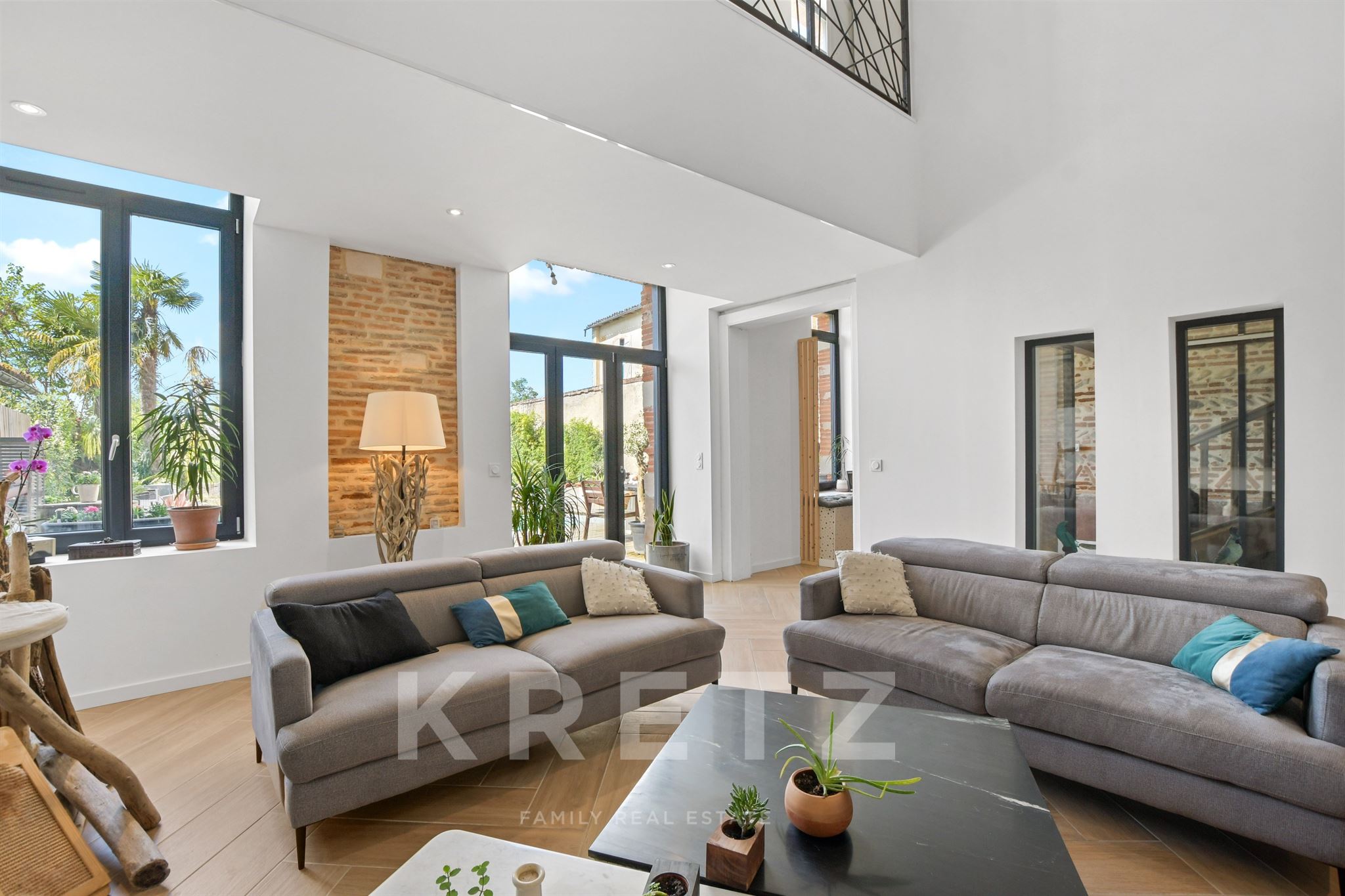Maison bourgeoise 310m2 rénovée avec jardin, piscine et garage