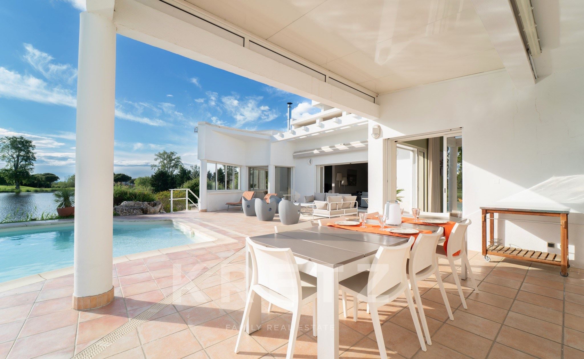 Exceptionnal Californian-style villa on the front line of the Grande Motte Golf course