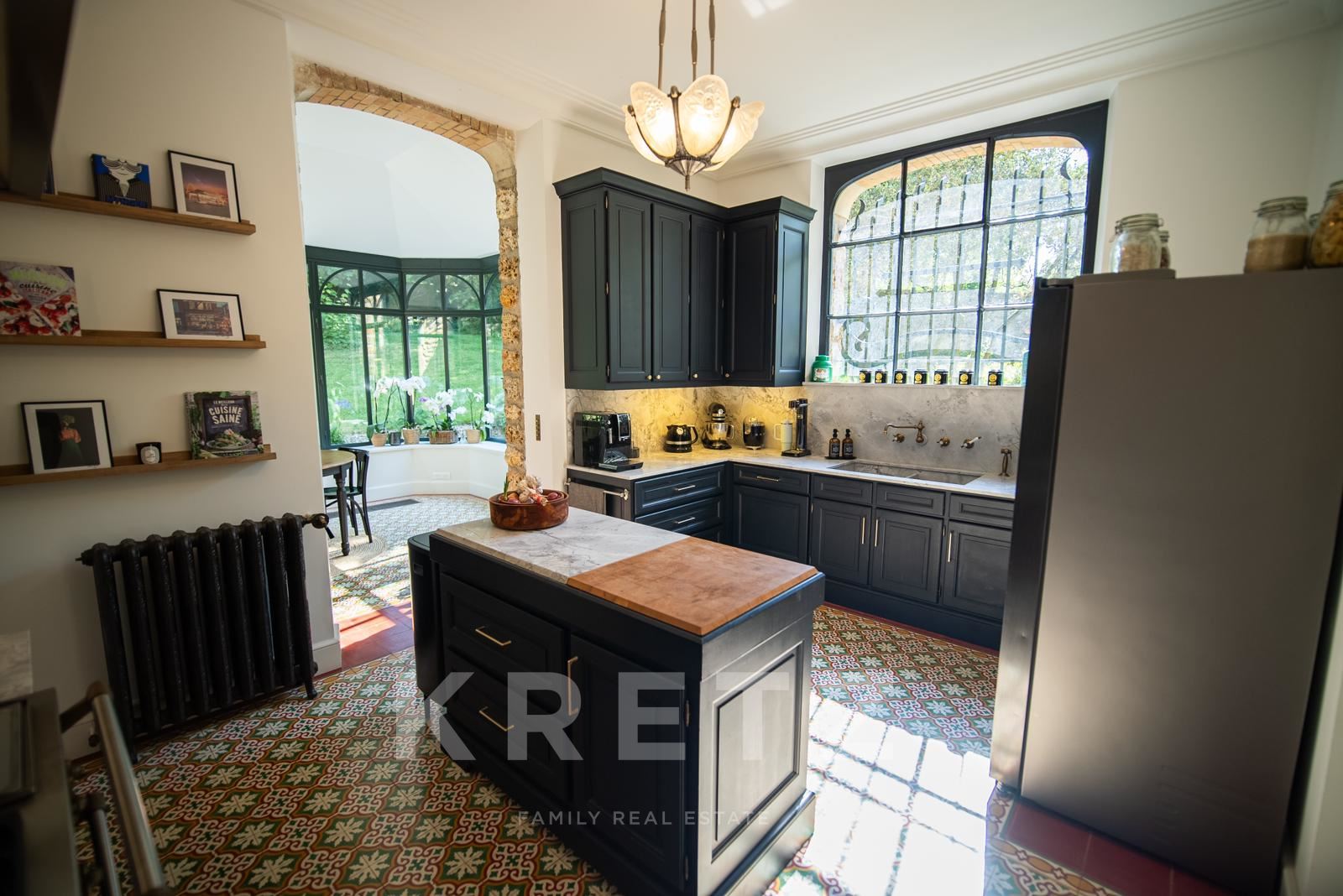 Exceptional property 20 minutes from Paris