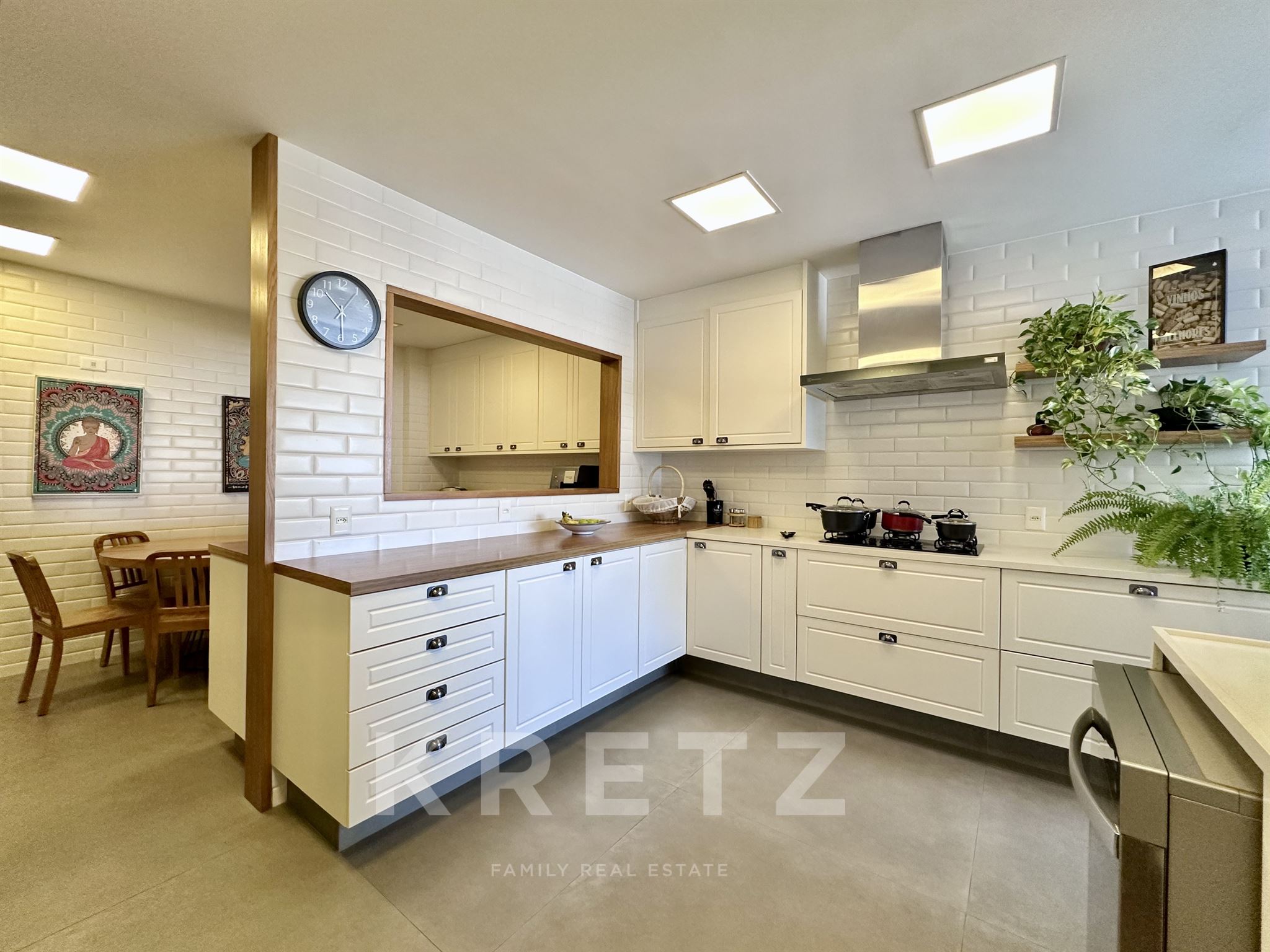 Renovated apartment in the heart of Ipanema