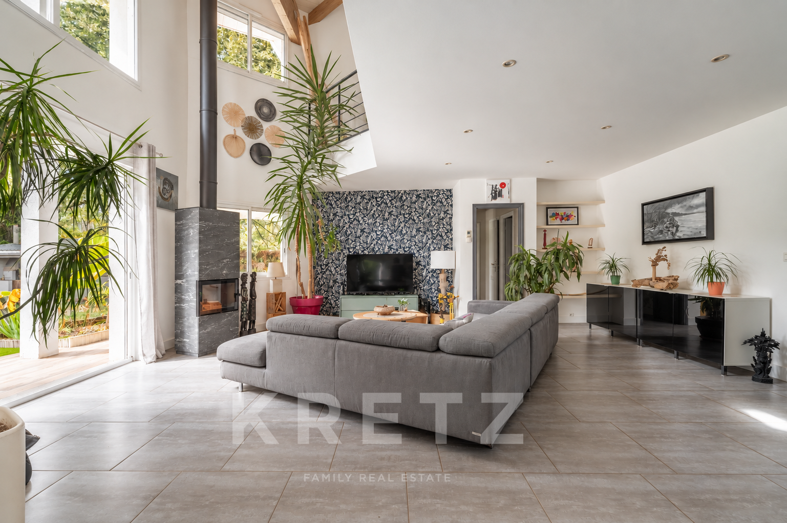 SAINT-MÉDARD-EN-JALLES – Five-Bedroom Family Villa with Pool and Garage, Overlooking the Forest