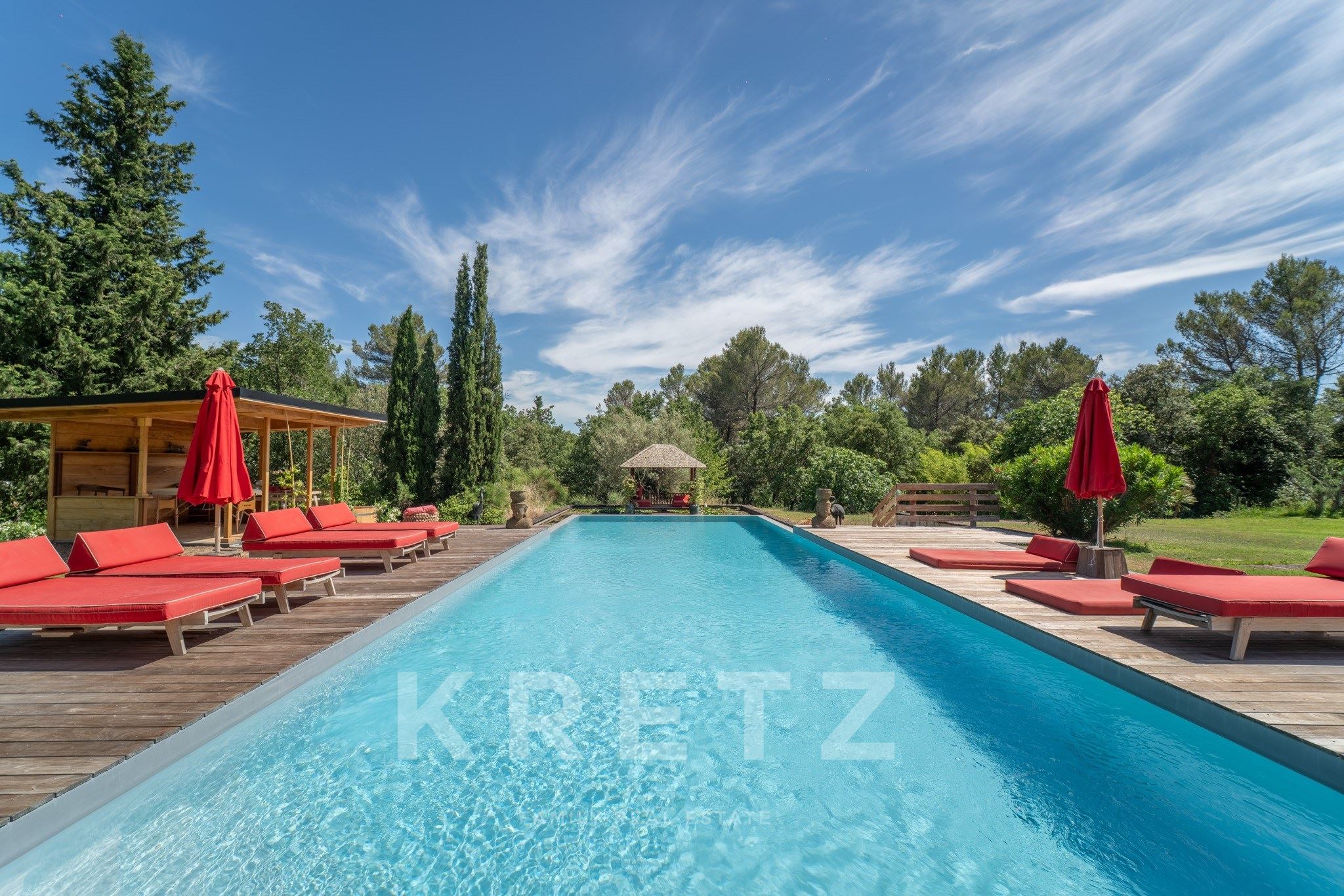 VILLA D'ARCHITECTE D'EXCEPTION DE 500 M2 AVEC ROOFTOP VUE SAINTE-VICTOIRE