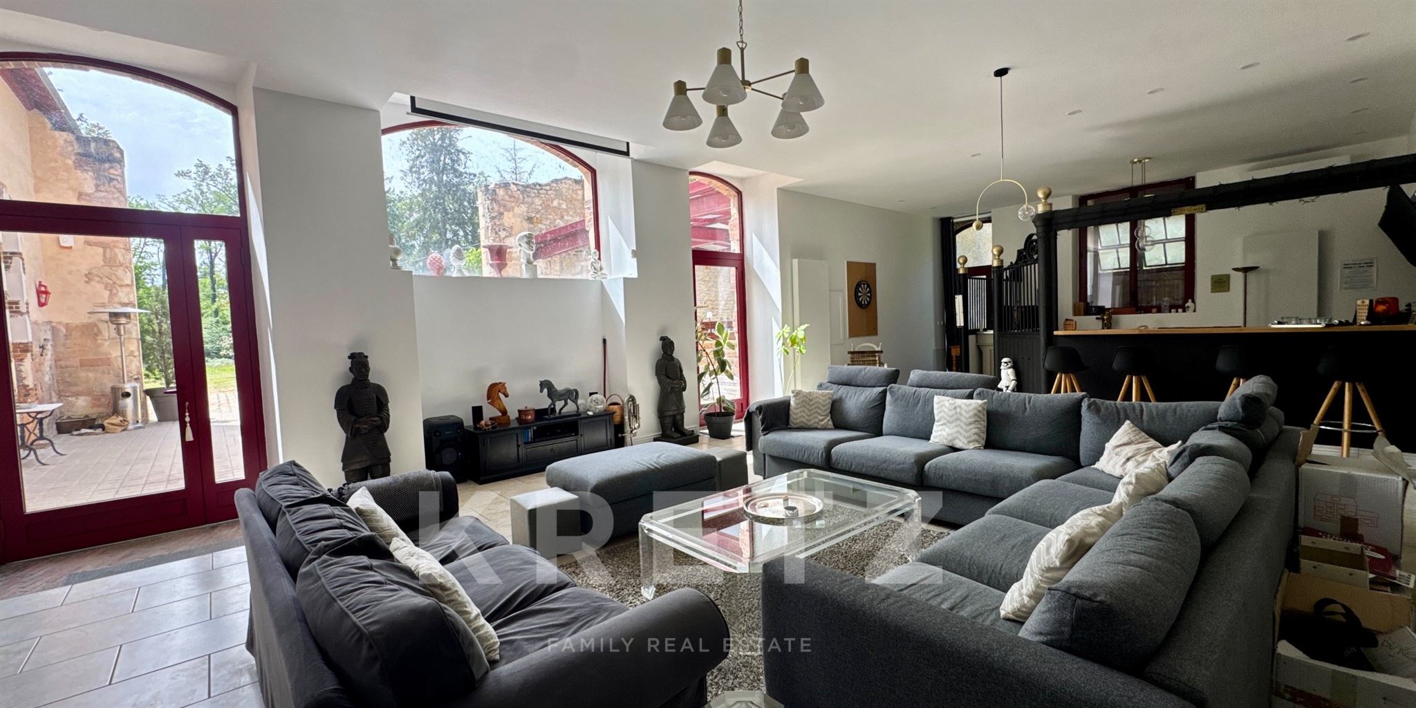 Converted Stables in Château Grounds – 9 Hectares – Outbuildings