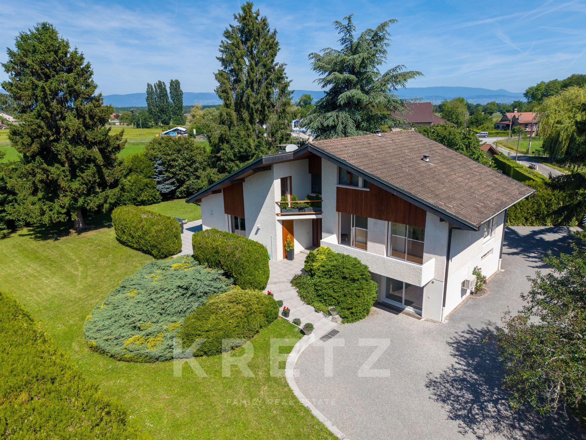 SCIEZ (74140) – MAISON D'ARCHITECTE RENOVÉE DE 300 M² AUX PORTES DE GENÈVE