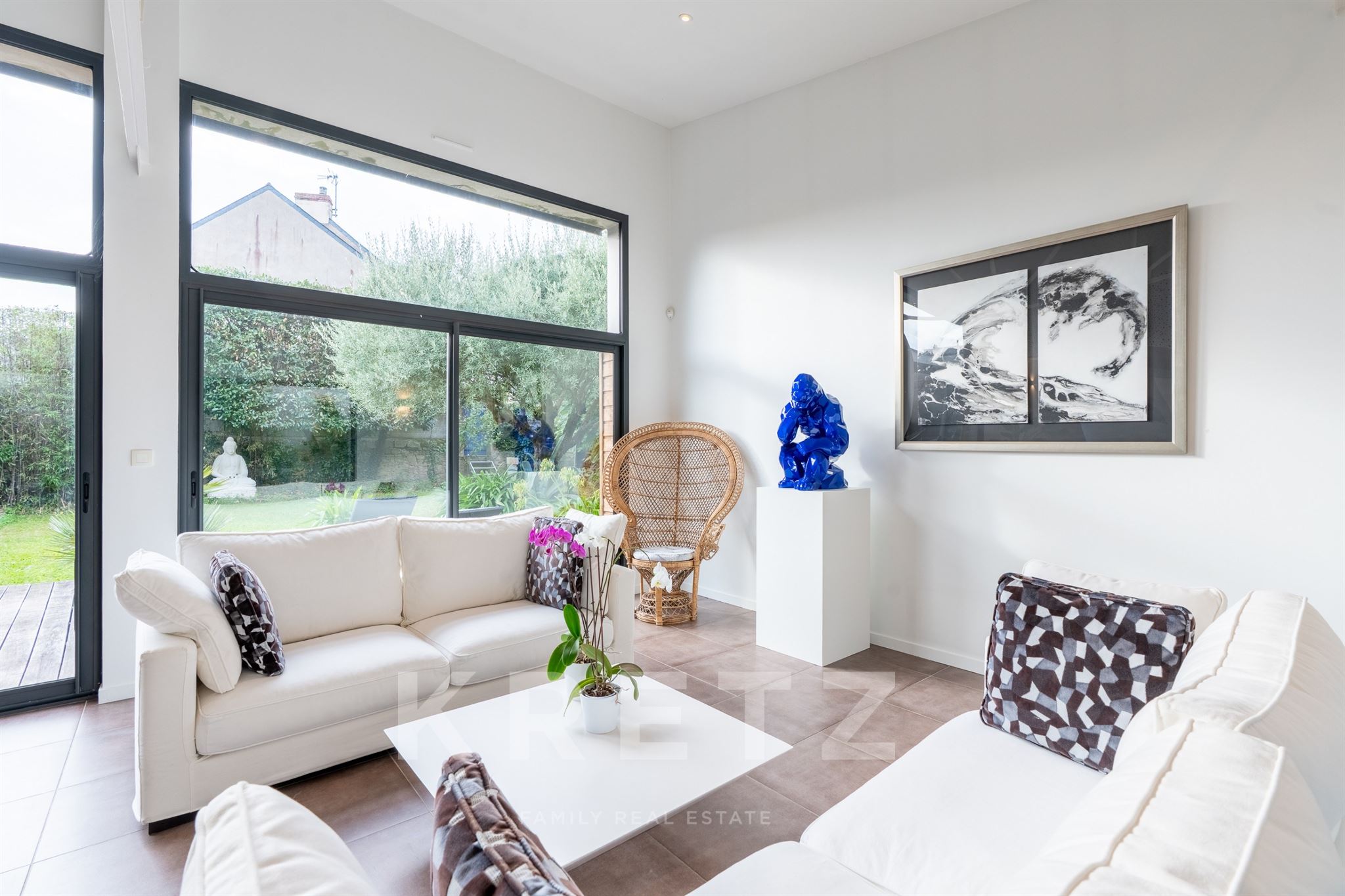 Maison contemporaine avec Piscine intérieur