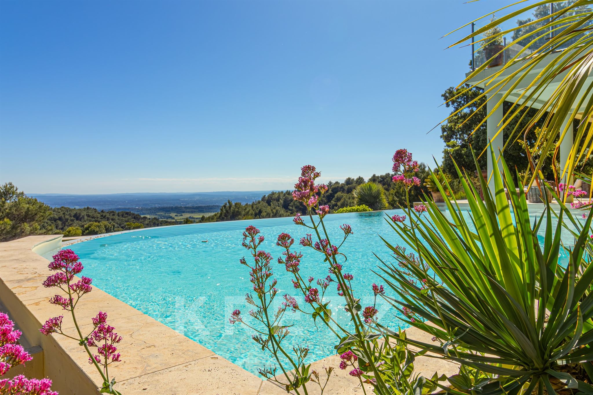 Very exceptional and exclusive residence in Provence - Rare panoramic view