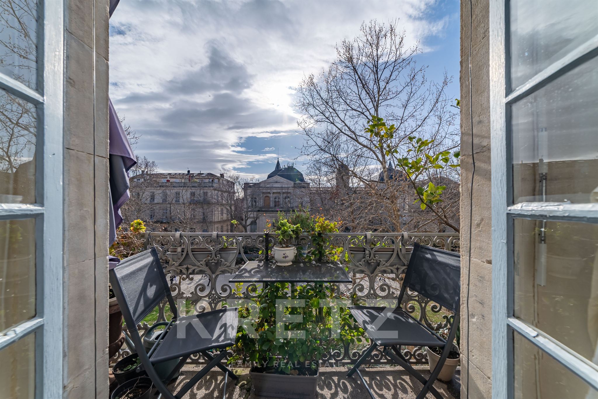 Nîmes – Écusson/ Prefecture – Bourgeois apartment 280 m2 with elevator, garage and cellars.