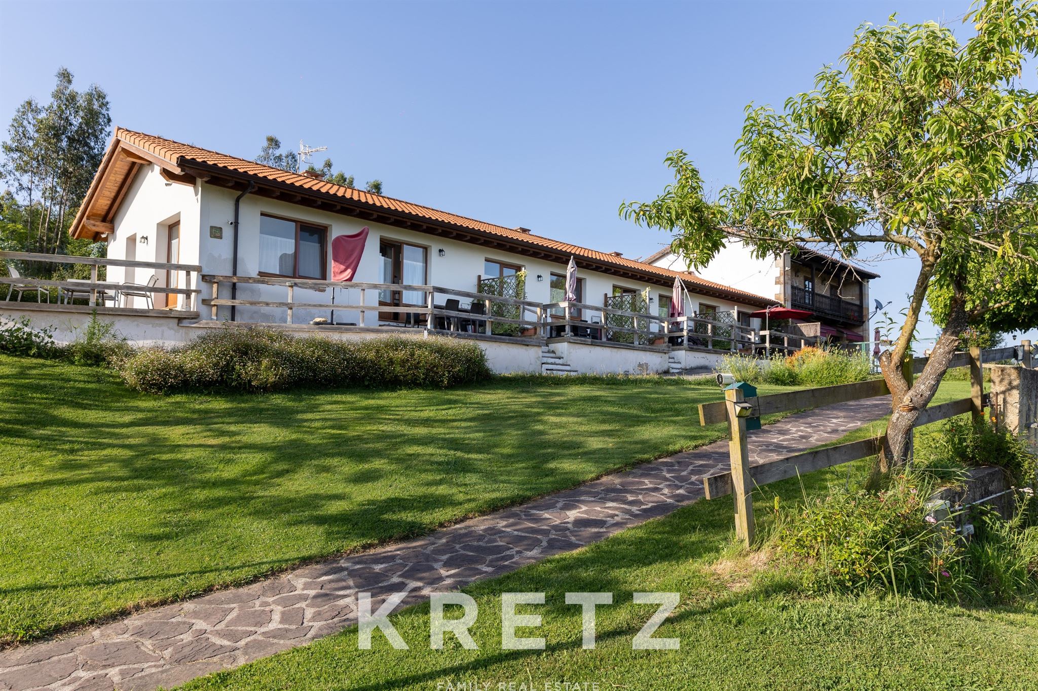 Traditional house and tourist apartments in the heart of Oyambre Natural Park