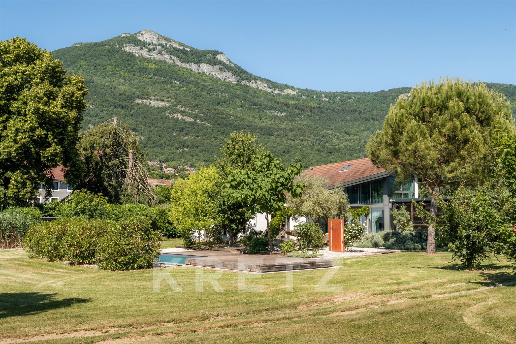Maison de prestige haut de gamme, grand terrain en Savoie