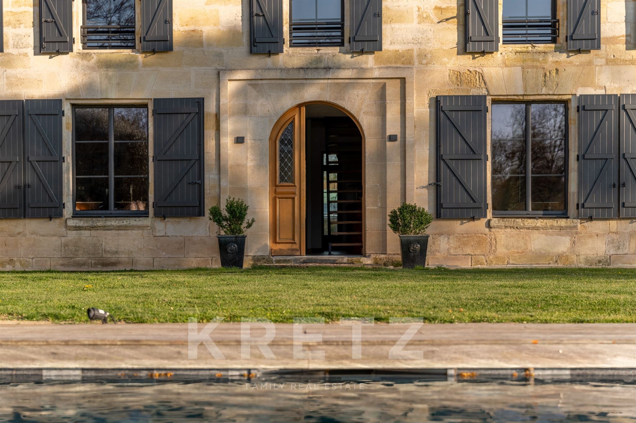 7.8-hectare estate with a 605 sqm manor house, guest house and wellness area, 30 minutes from Bordea