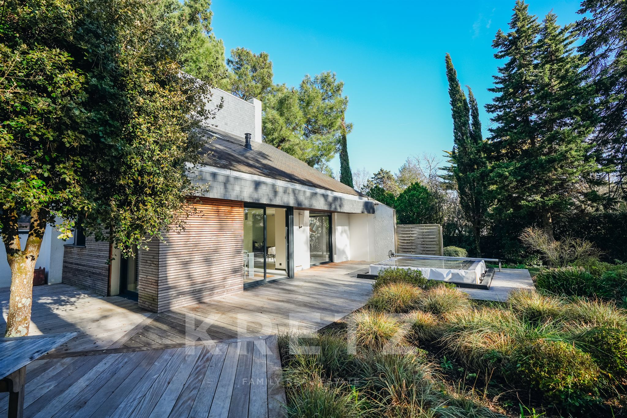 La Baule Les PinsArchitect-designed villa 400m from the beach