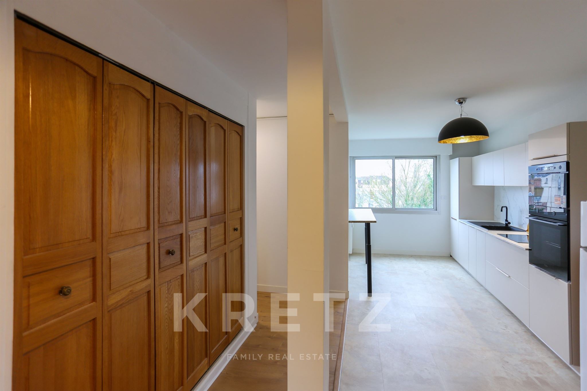 Penthouse-style apartment near the train station and city center