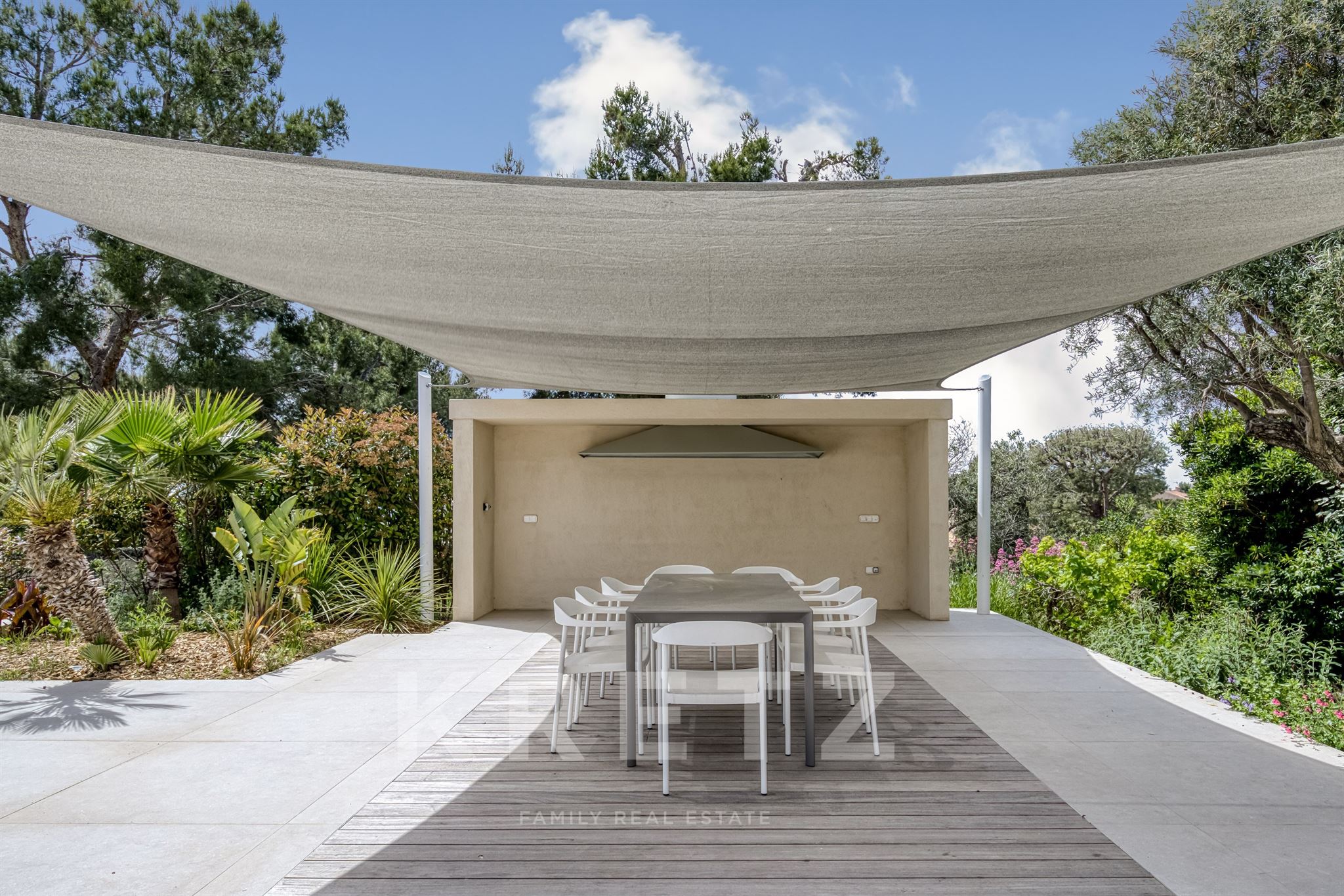 Beachfront villa - Private estate