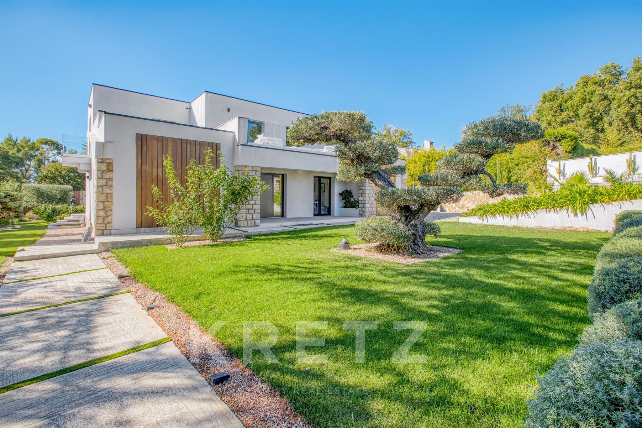 Propriété contemporaine 5 chambres à Biot