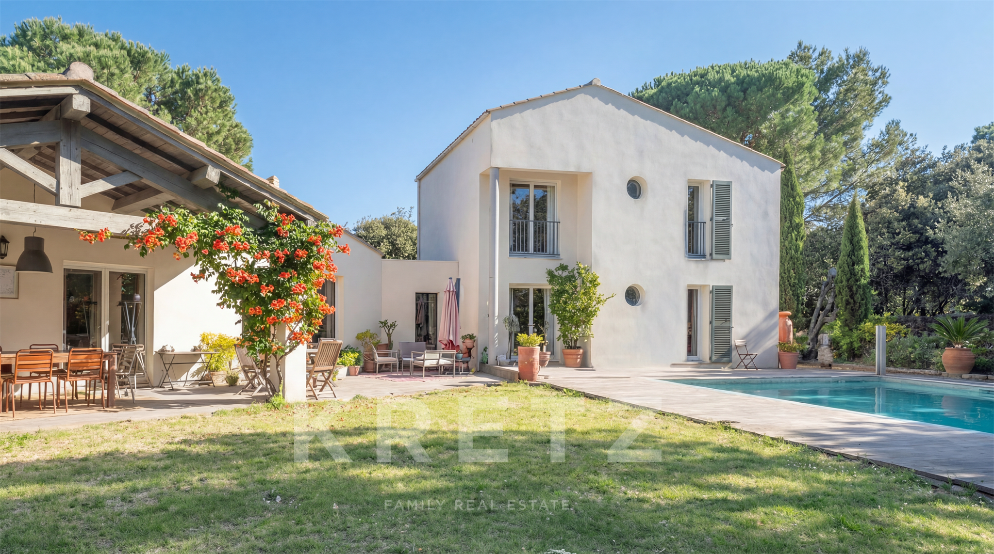 Maison familiale de 223m2, sa piscine et son terrain arboré de 3000 m² à Nîmes secteur recherché