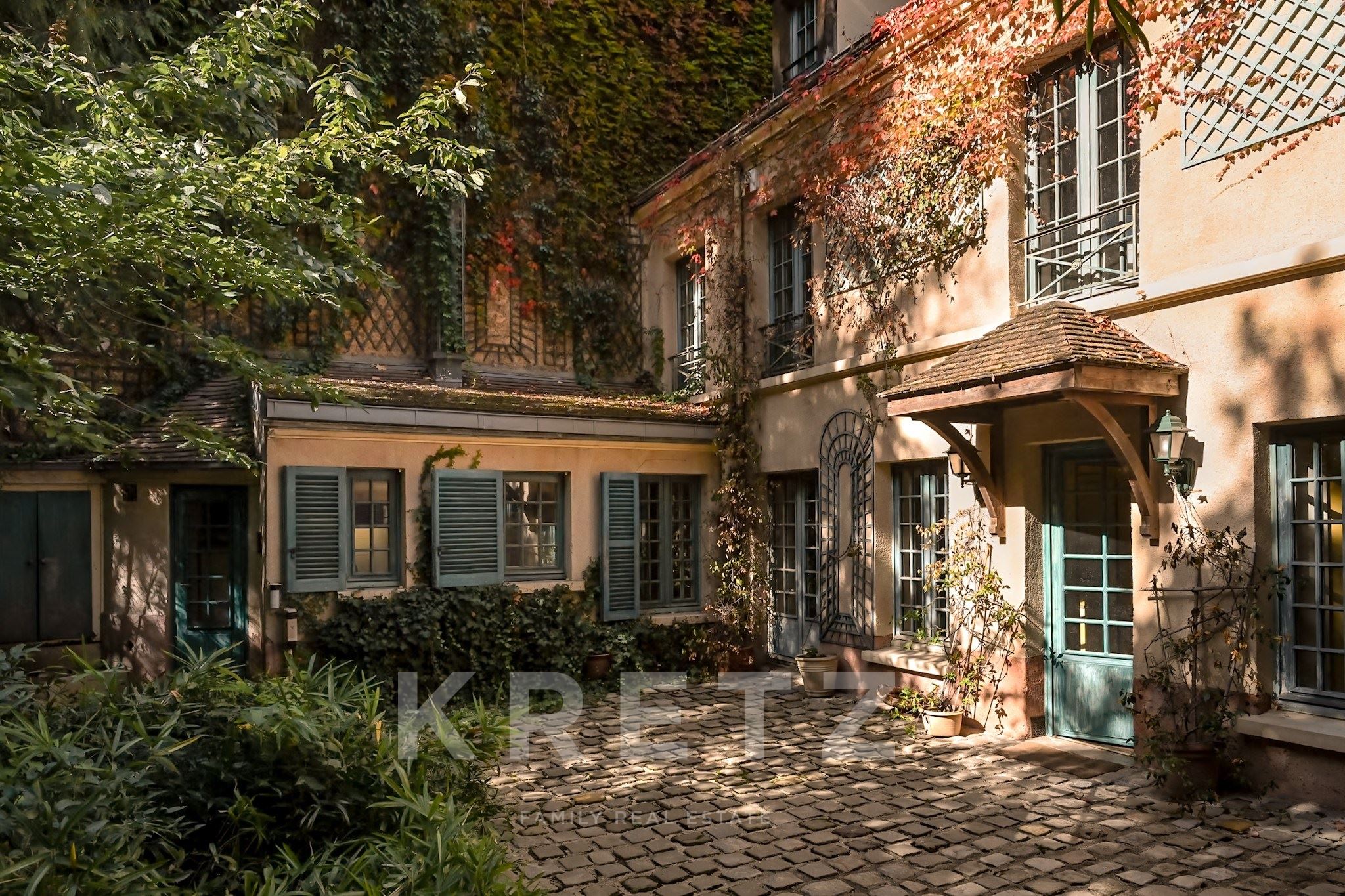 Paris 7th arrondissement – Rare green oasis near Le Bon Marché