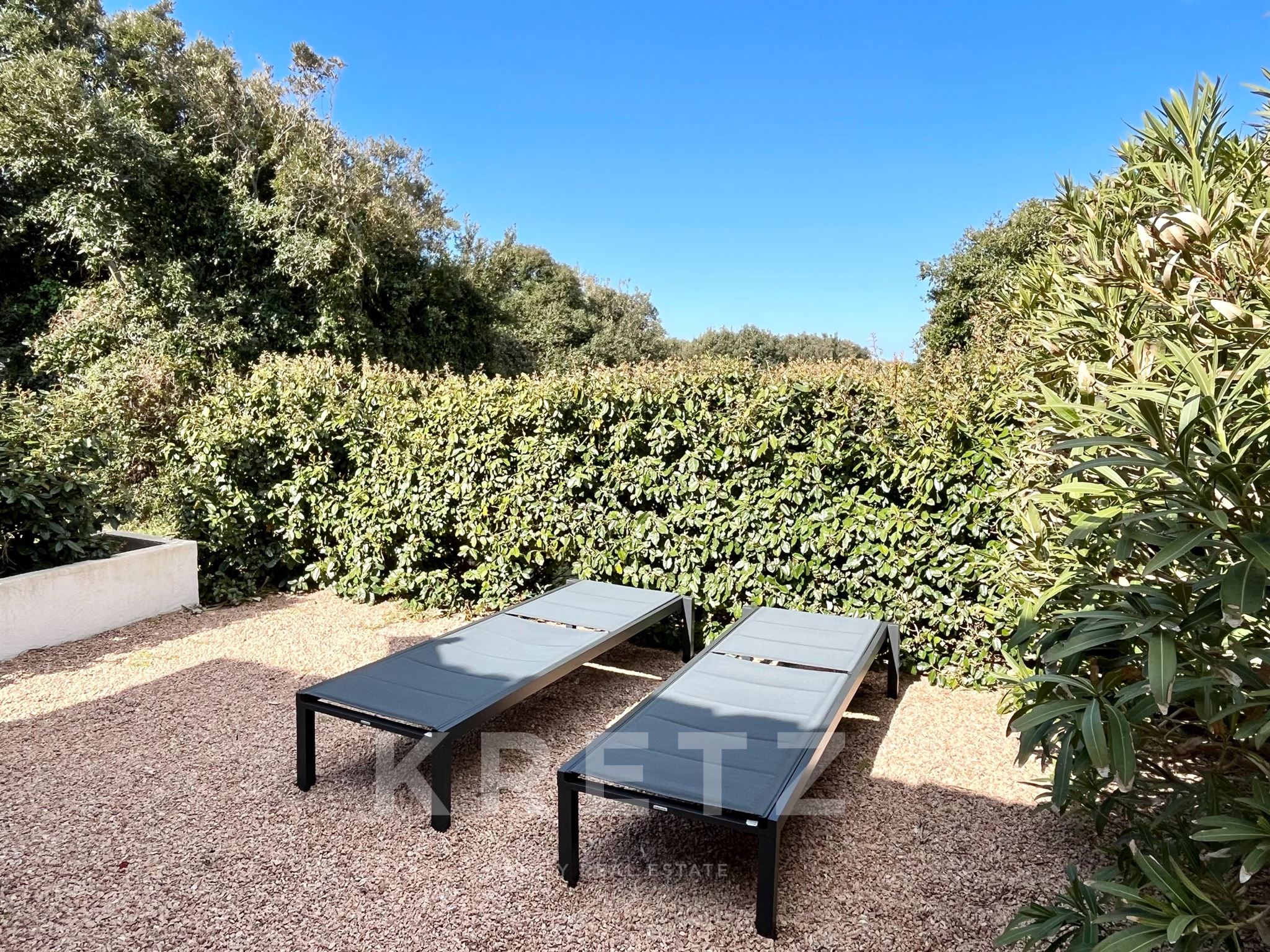 Ensemble immobilier de charme au cœur d’un domaine privé à Bonifacio