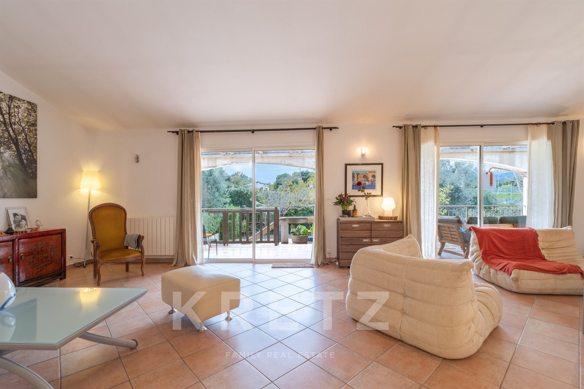 Villa contemporaine avec piscine dans un environnement préservé