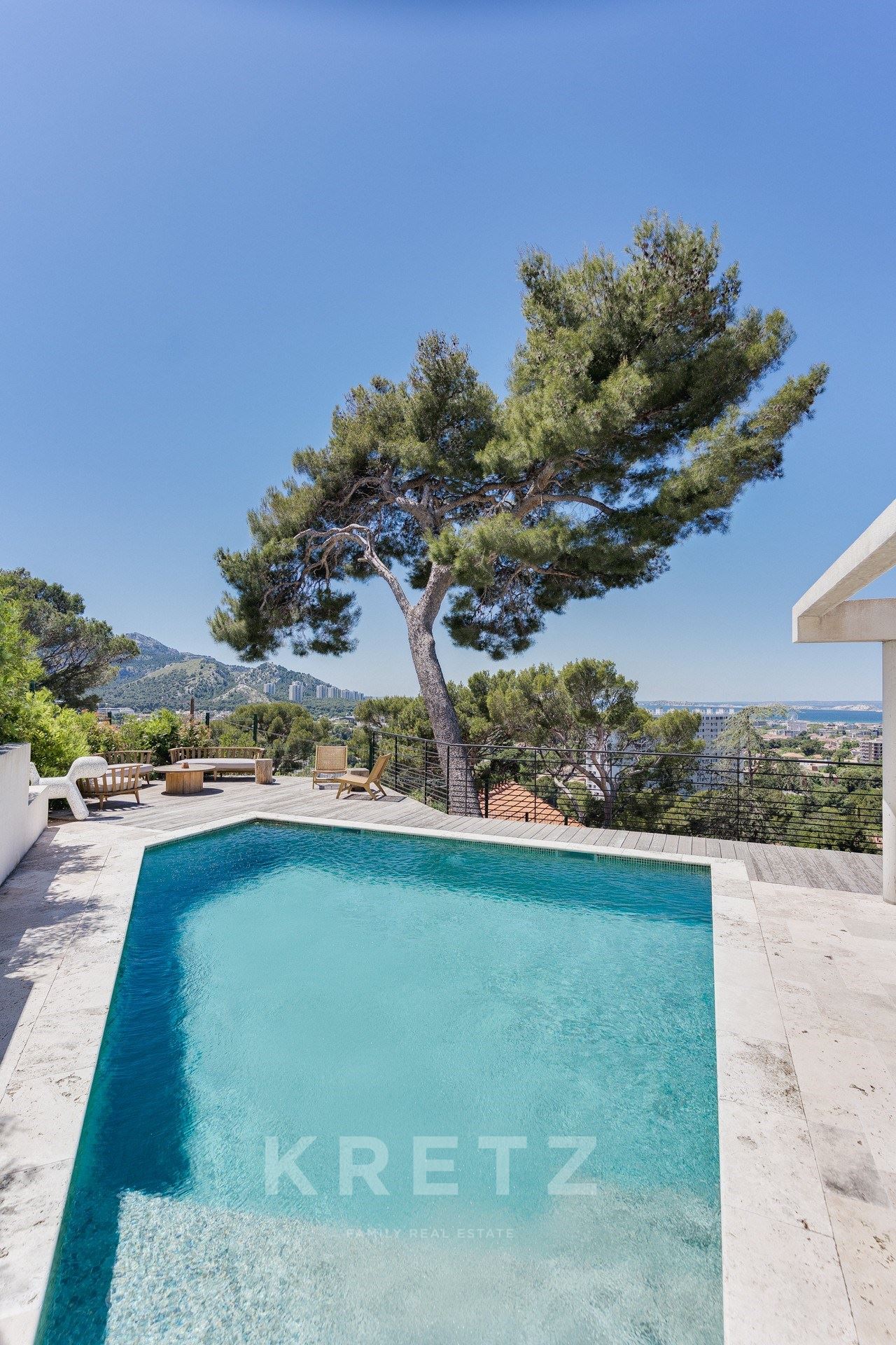 Contemporary house with stunning panoramic view
