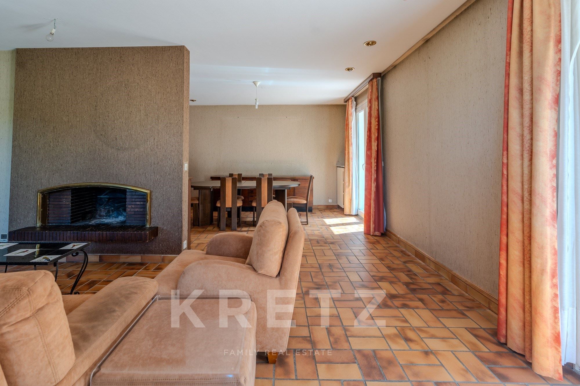 Contemporary Home with Landscaped Garden and Convertible Attic – Prévessin-Moëns, 10 Minutes from Ge