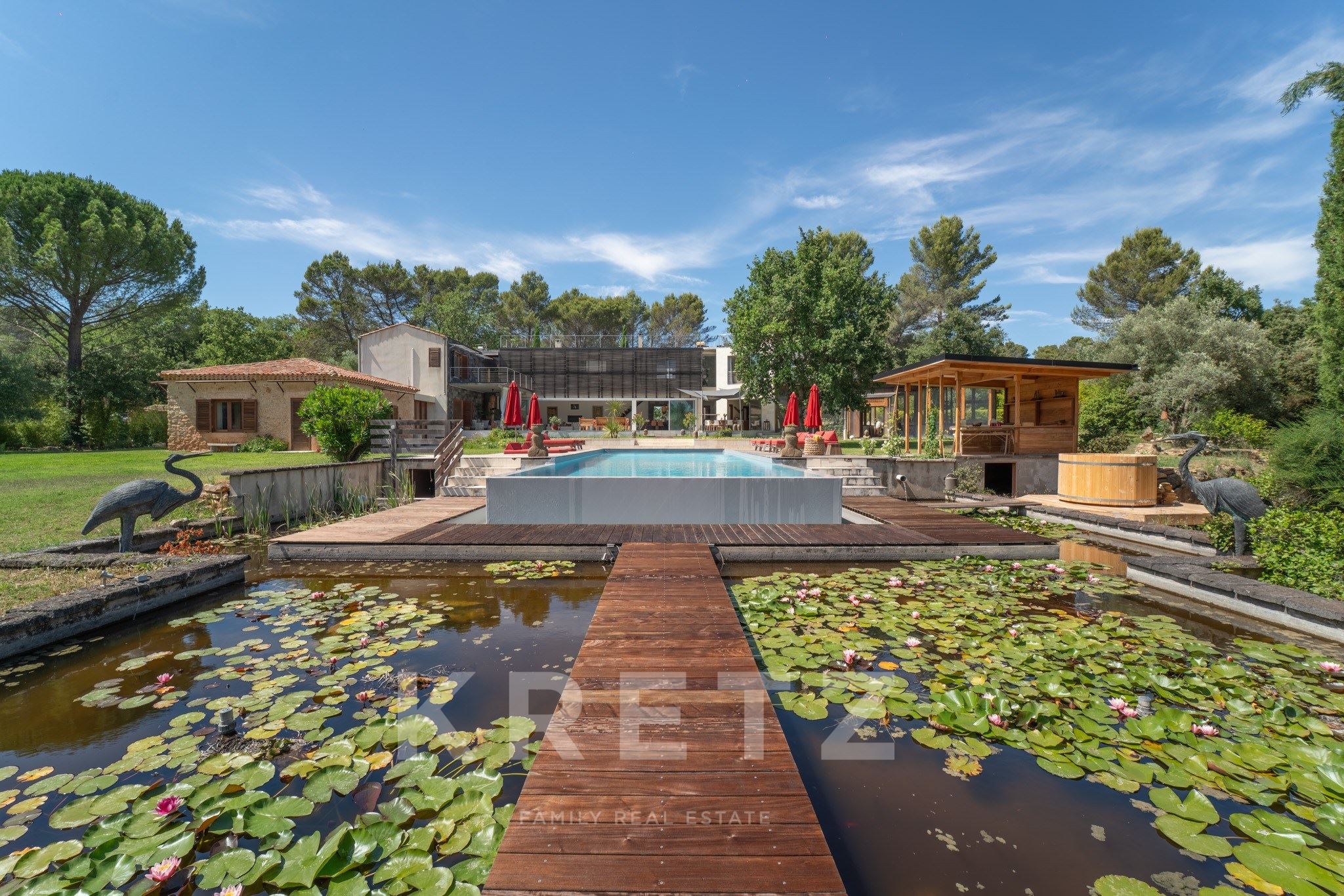 VILLA D'ARCHITECTE D'EXCEPTION DE 500 M2 AVEC ROOFTOP VUE SAINTE-VICTOIRE