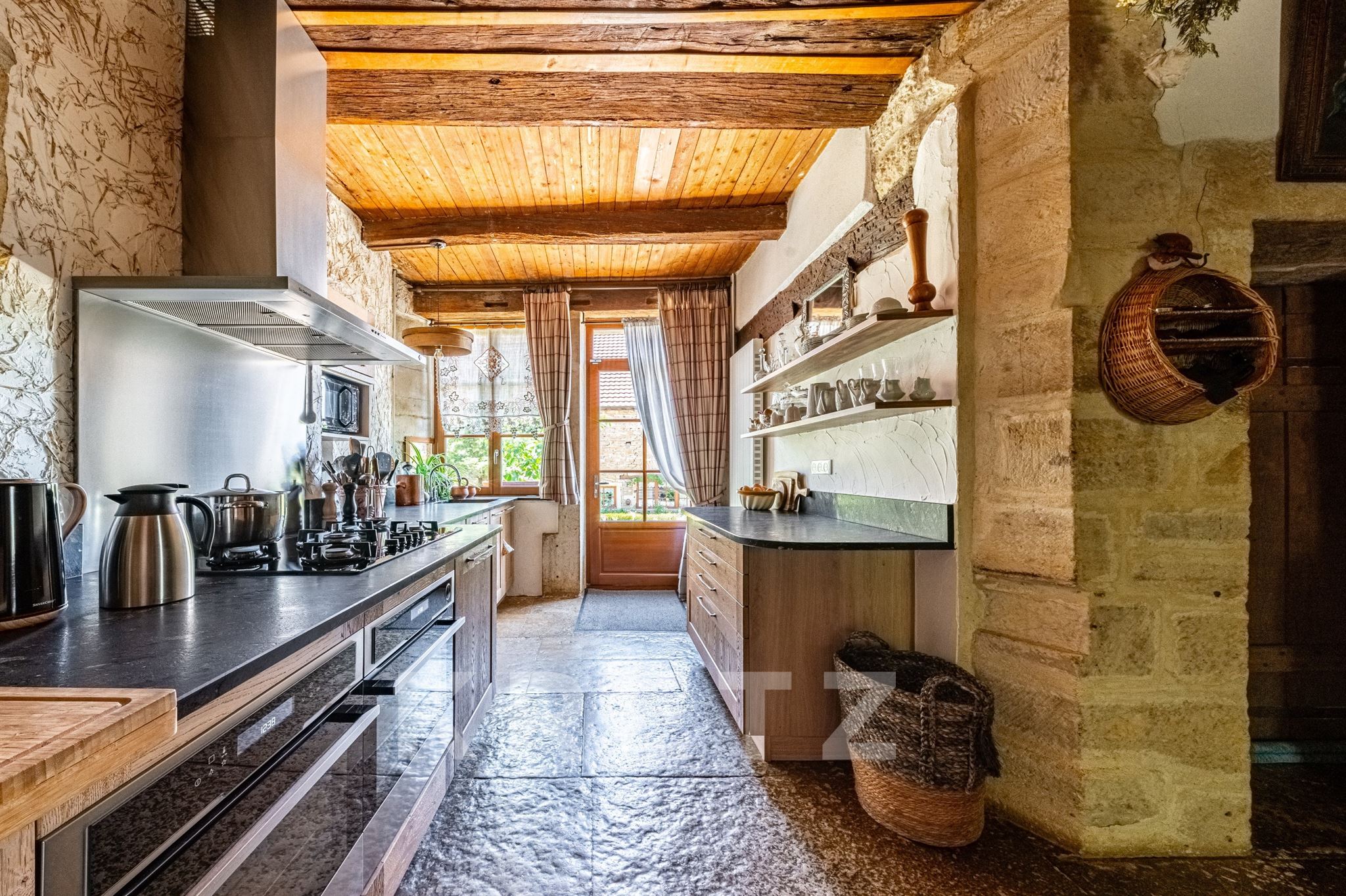 Stately home from the 15th and 16th centuries, completely renovated