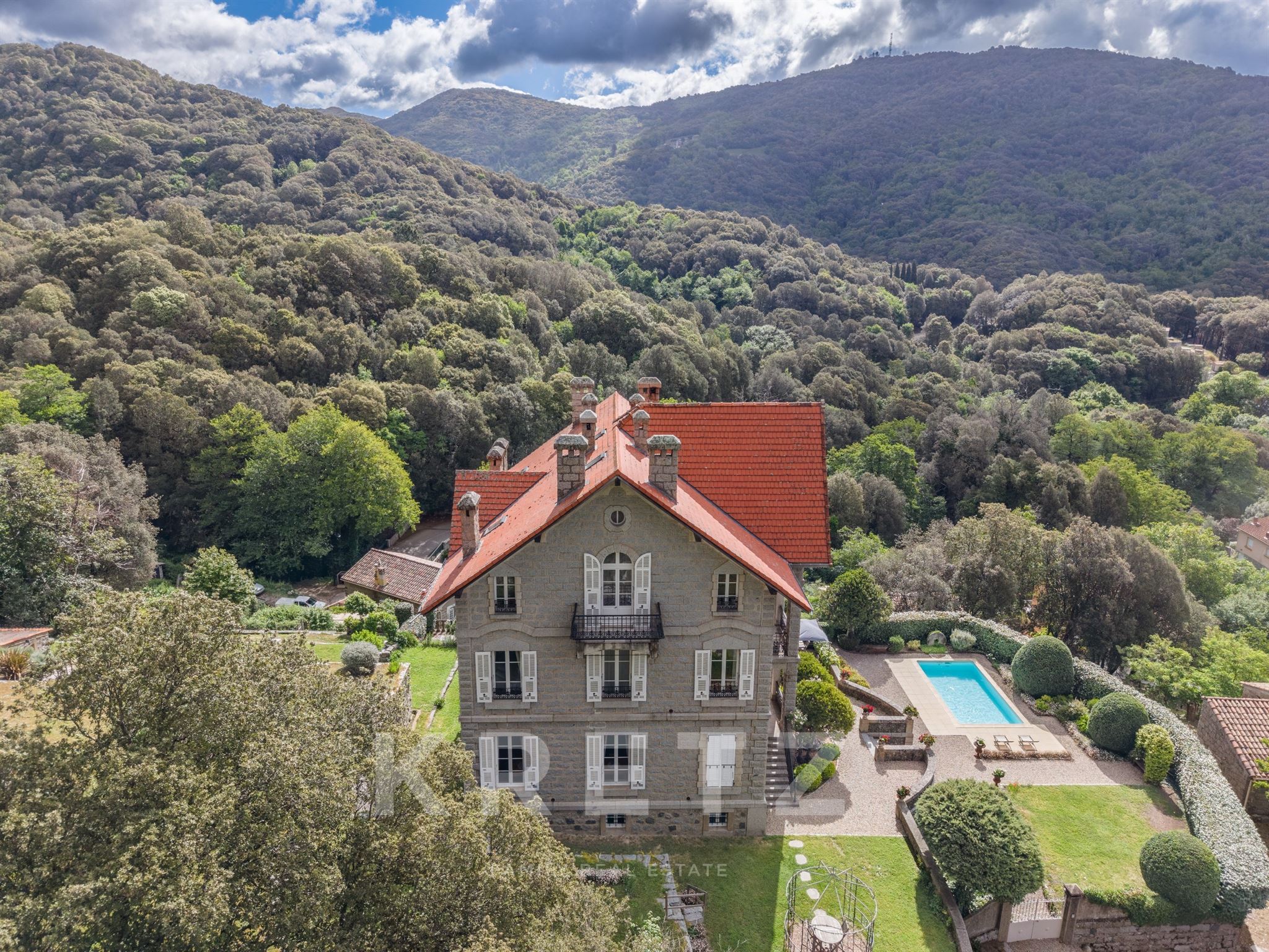 Châtelet Belle Époque au cœur d'un domaine privé