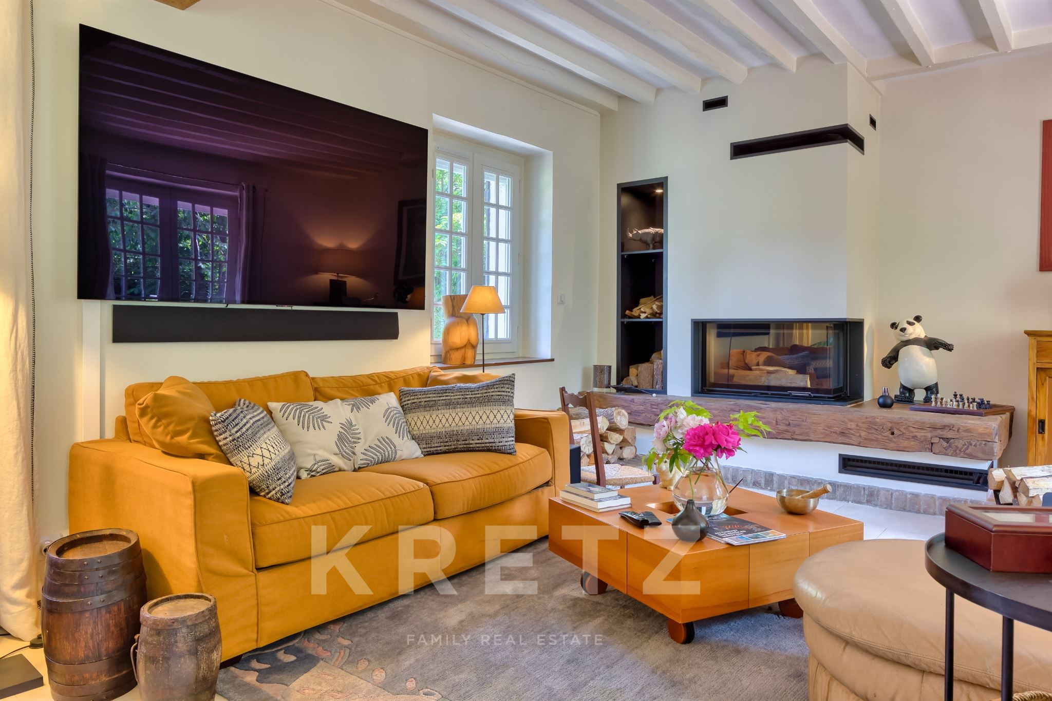 Charming longère with woodland, swimming pool and outbuildings