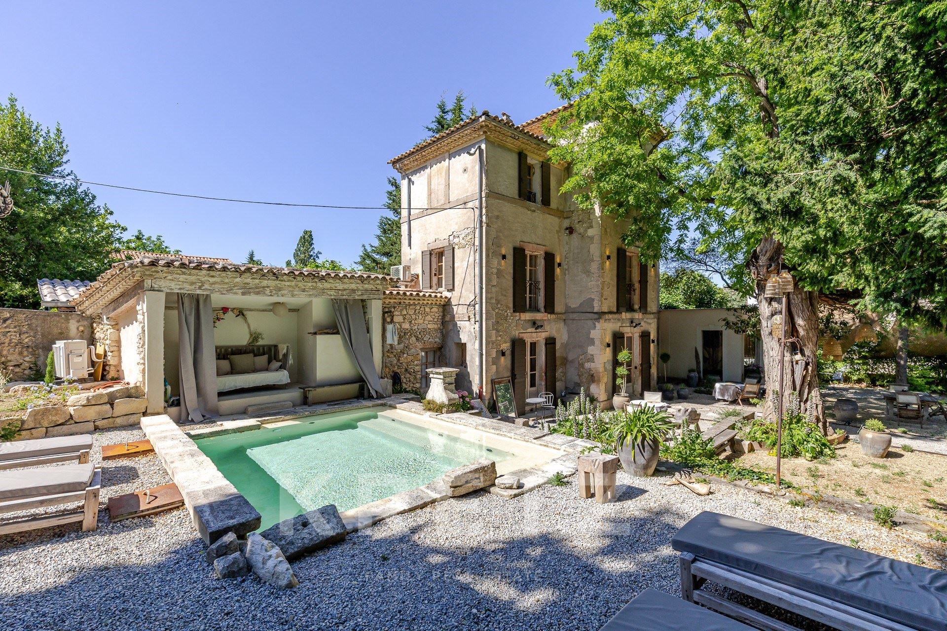 Manosque- Demeure bourgeoise d'environ 155 m2 rénovée sur 1939 m2 dont 1000m2 détachable et construc