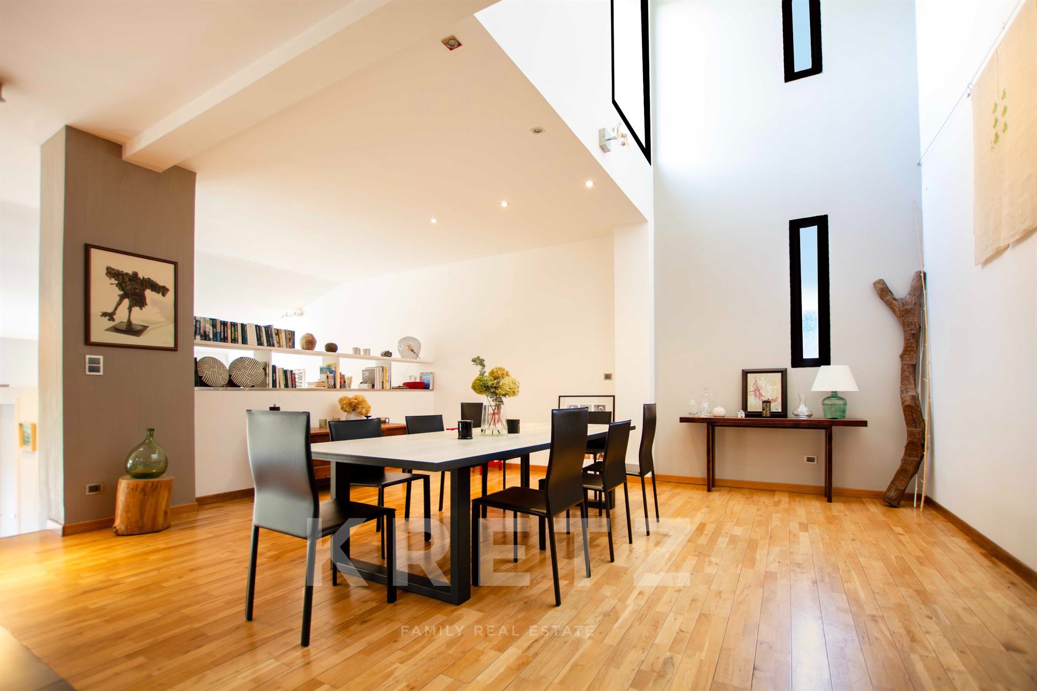 CONTEMPORARY PROPERTY – PANORAMIC VIEWS OVER THE SAÔNE & MONTS D’OR