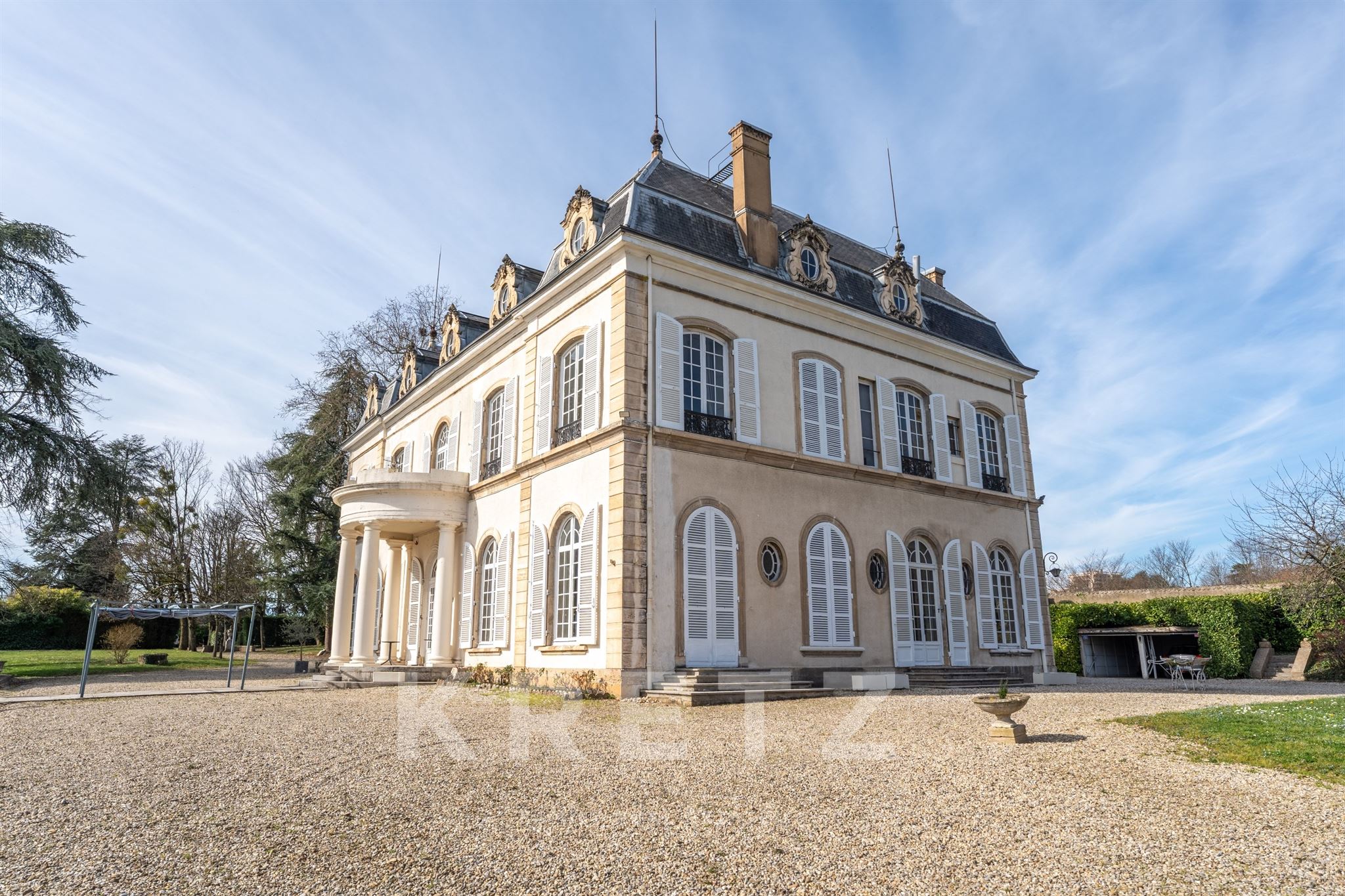 Écully — Château du XIXᵉ siècle au cœur d’un parc de près de quatre hectares