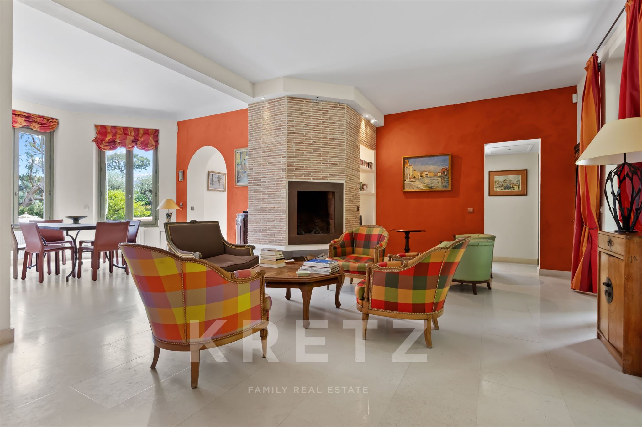 CAP D'ANTIBES - FAMILY PROPERTY WALKING DISTANCE TO THE BEACH
