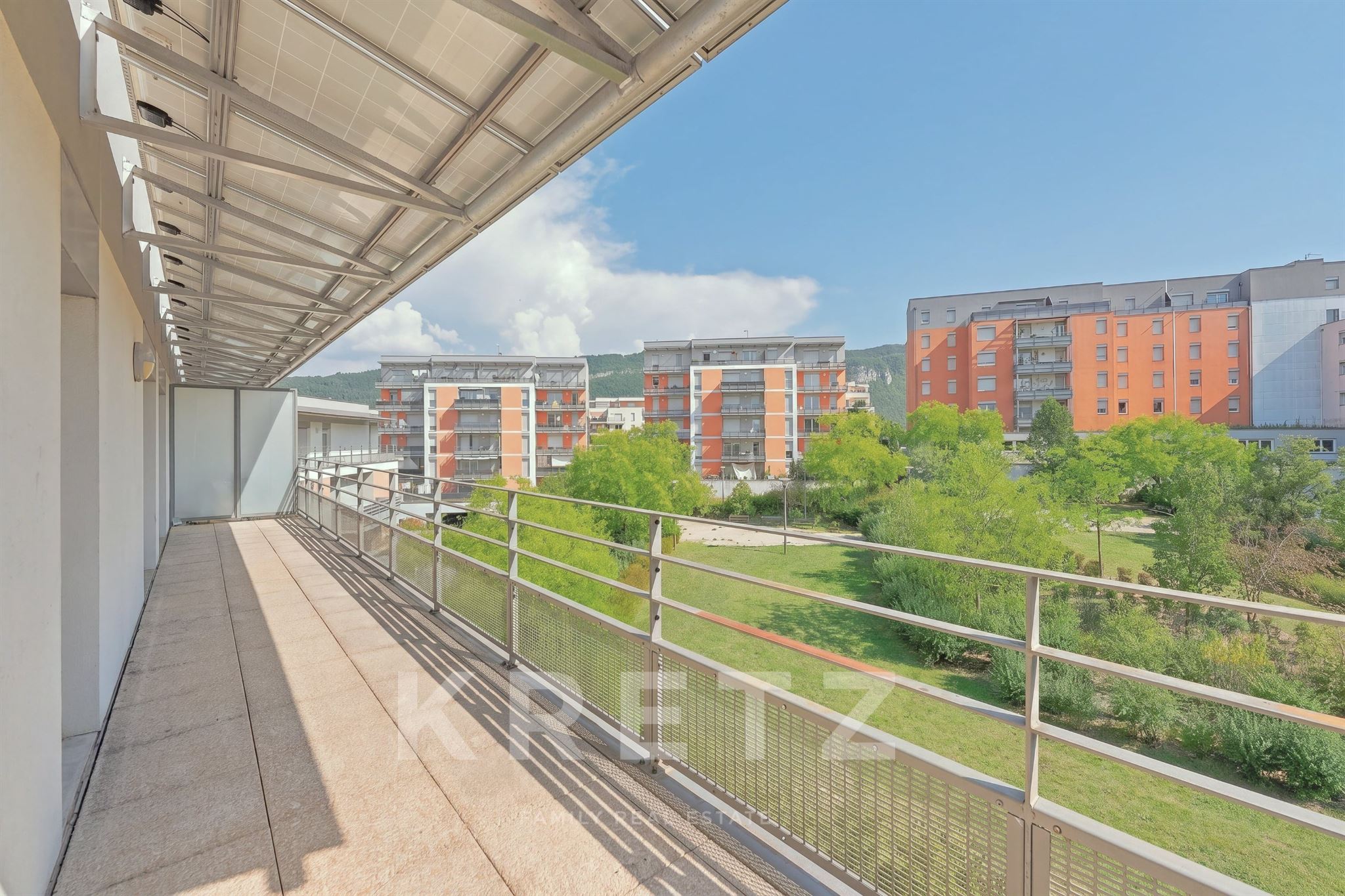 ANNECY – T5 en attique avec 45 m² de terrasses – Résidence de standing – Garage.