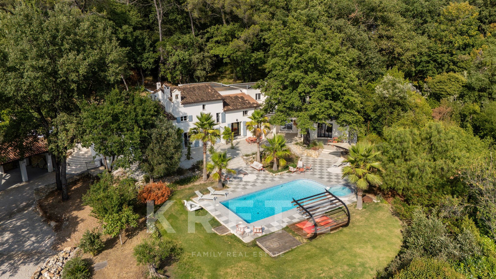 Somptueuse bastide familiale à Valbonne